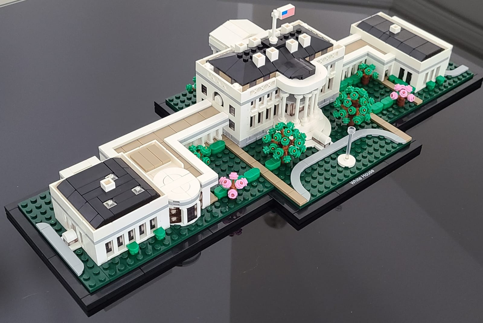 LEGO Architecture Collection: The White House 21054 - Model Building Kit, Creative Set for Adults and Teens, Energizing DIY Project, Iconic Presidential Office, Great Collectible Gift for Father's Day customer photo 2