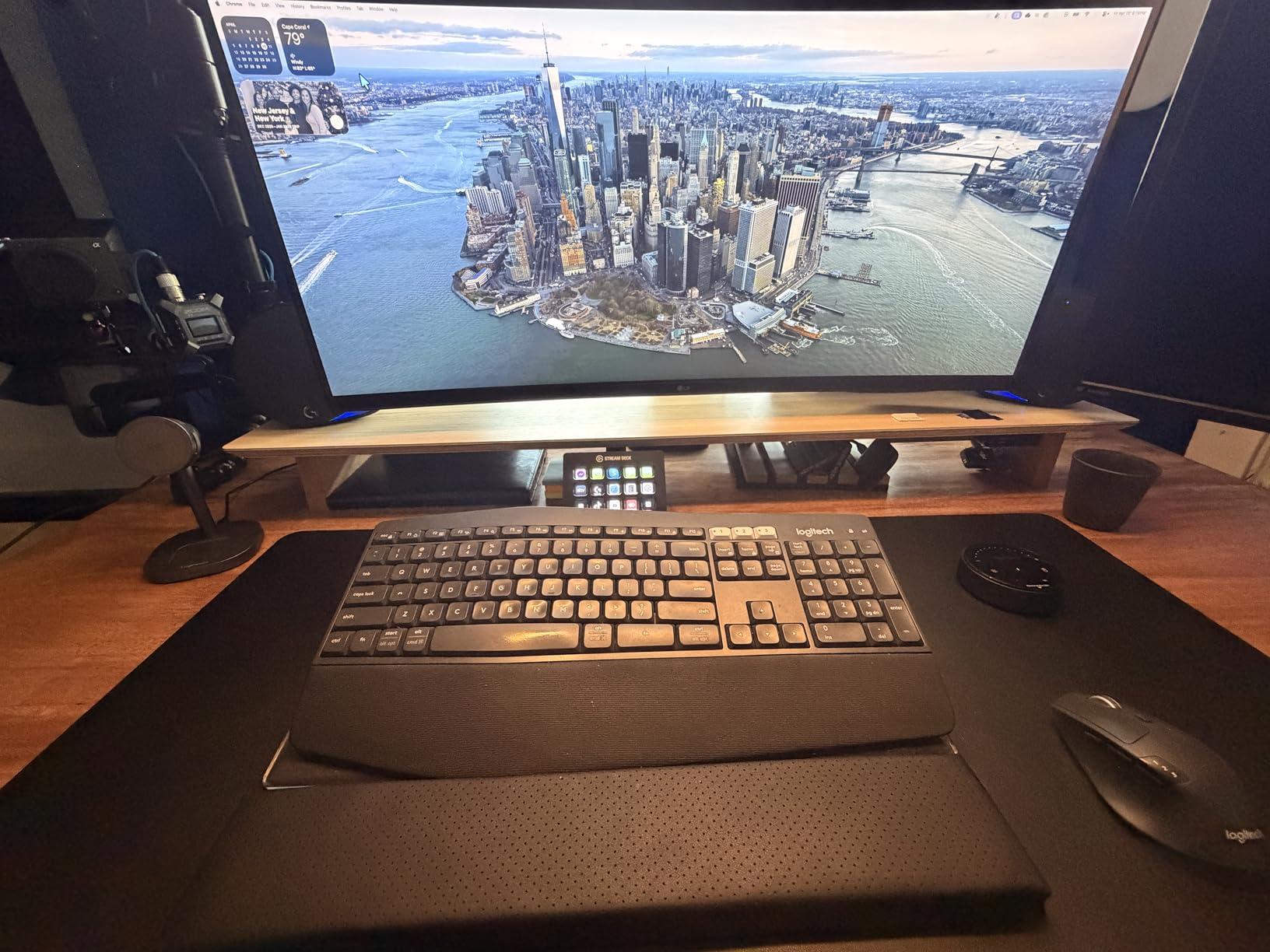 Aothia Leather Desk Pad Protector, Mouse Pad, Office Desk Mat, Non-Slip PU Leather Desk Blotter, Laptop Desk Pad, Waterproof Desk Writing Pad for Office and Home (Black, 36
