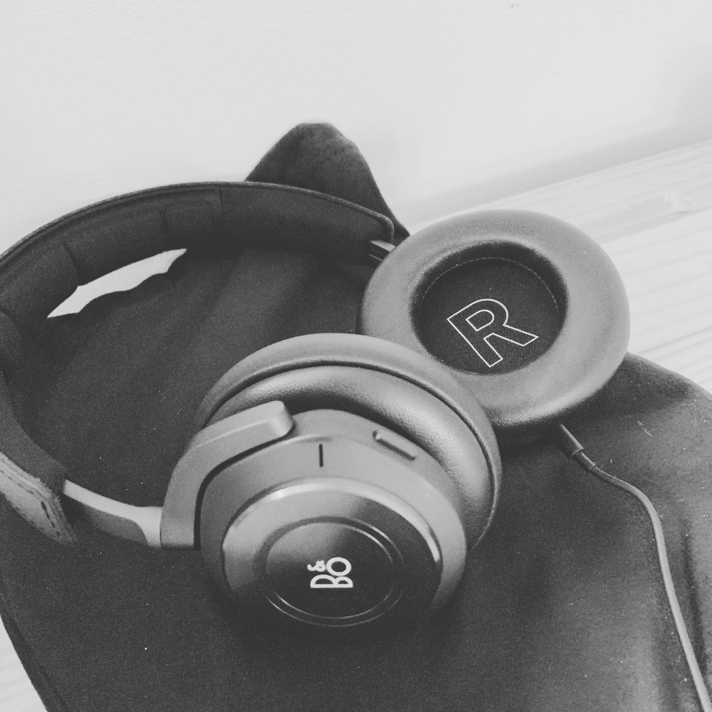 Beoplay H9 3rd Gen Wireless Bluetooth Over-Ear Headphones (Amazon Exclusive Edition) - Active Noise Cancellation, Transparency Mode, Voice Assistant Button and Mic, Matte Black customer photo 2