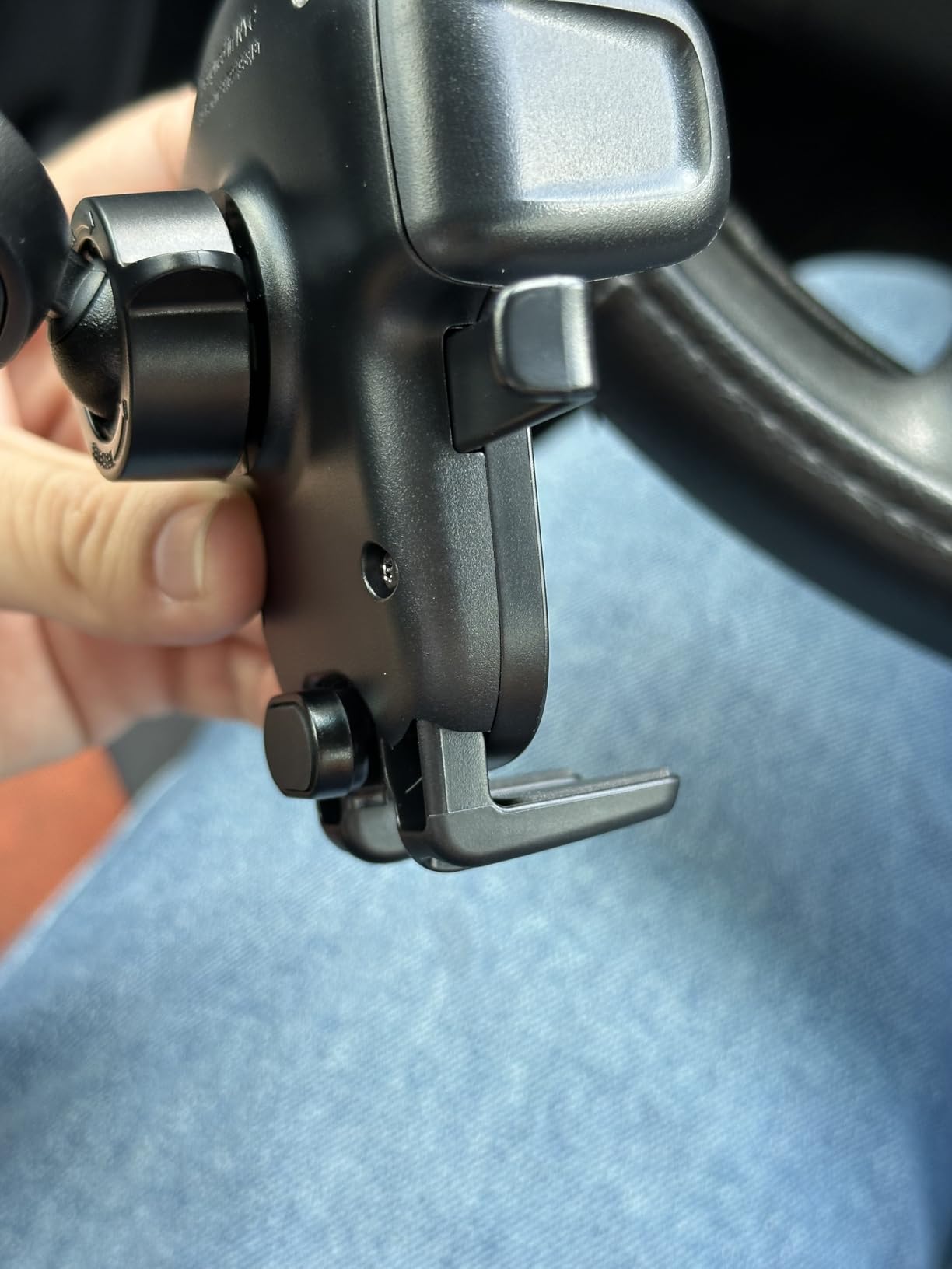 iOttie Easy One Touch Signature CD Slot Mount - Universal Car Phone Holder for iPhone, Google, Samsung, Moto, LG, and all other Smartphones customer photo 1