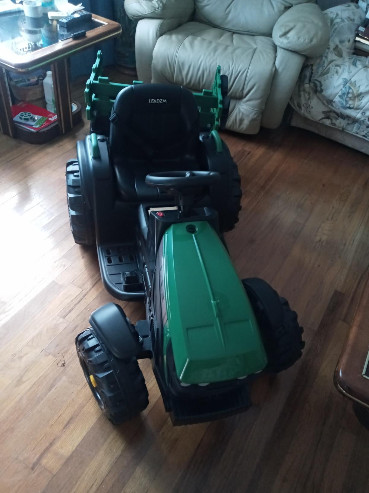 JOYMOR Ride on Tractor with Remote Control, 25W Motors Electric Tractor with Trailer for Toddler, 12V Battery Powered Ride on car Toy for Boys and Girls customer photo 1