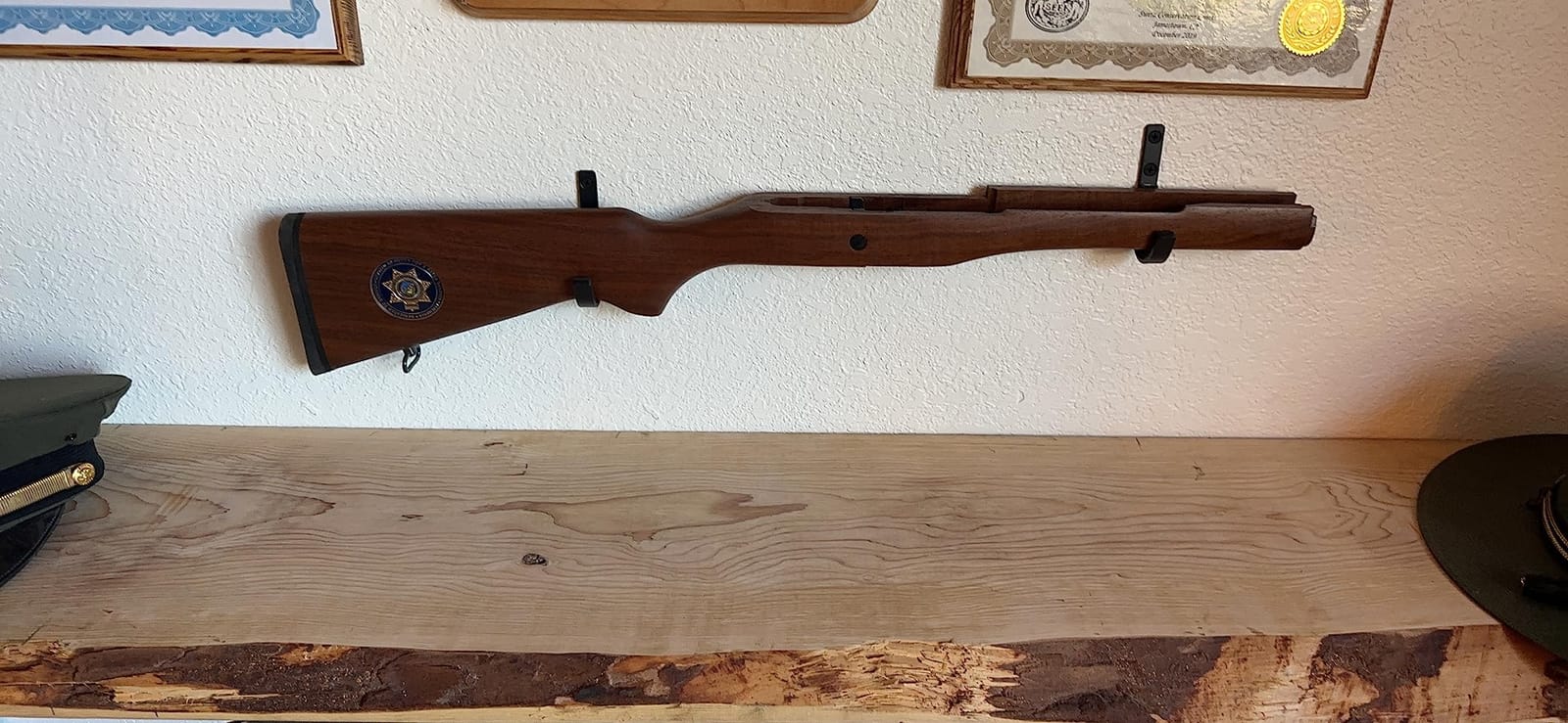 Mind and Action Horizontal Metal Gun Rack and Shotgun Hooks Rifle Hangers Store Rifle Shotgun and Bow, Wall Mount Storage customer photo 2