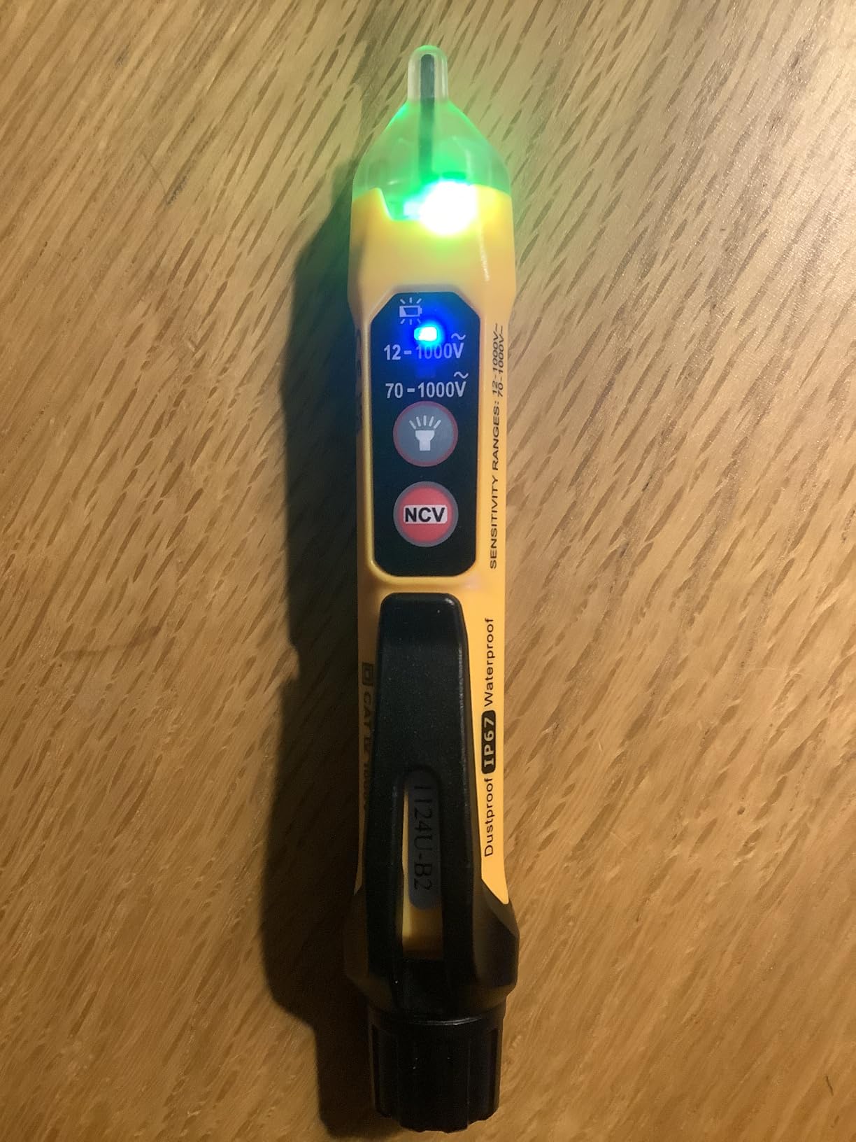 Klein Tools NCVT3P Dual Range Non Contact Voltage Tester, 12 - 1000V AC Pen, Flashlight, Audible and Flashing LED Alarms, Pocket Clip customer photo 2