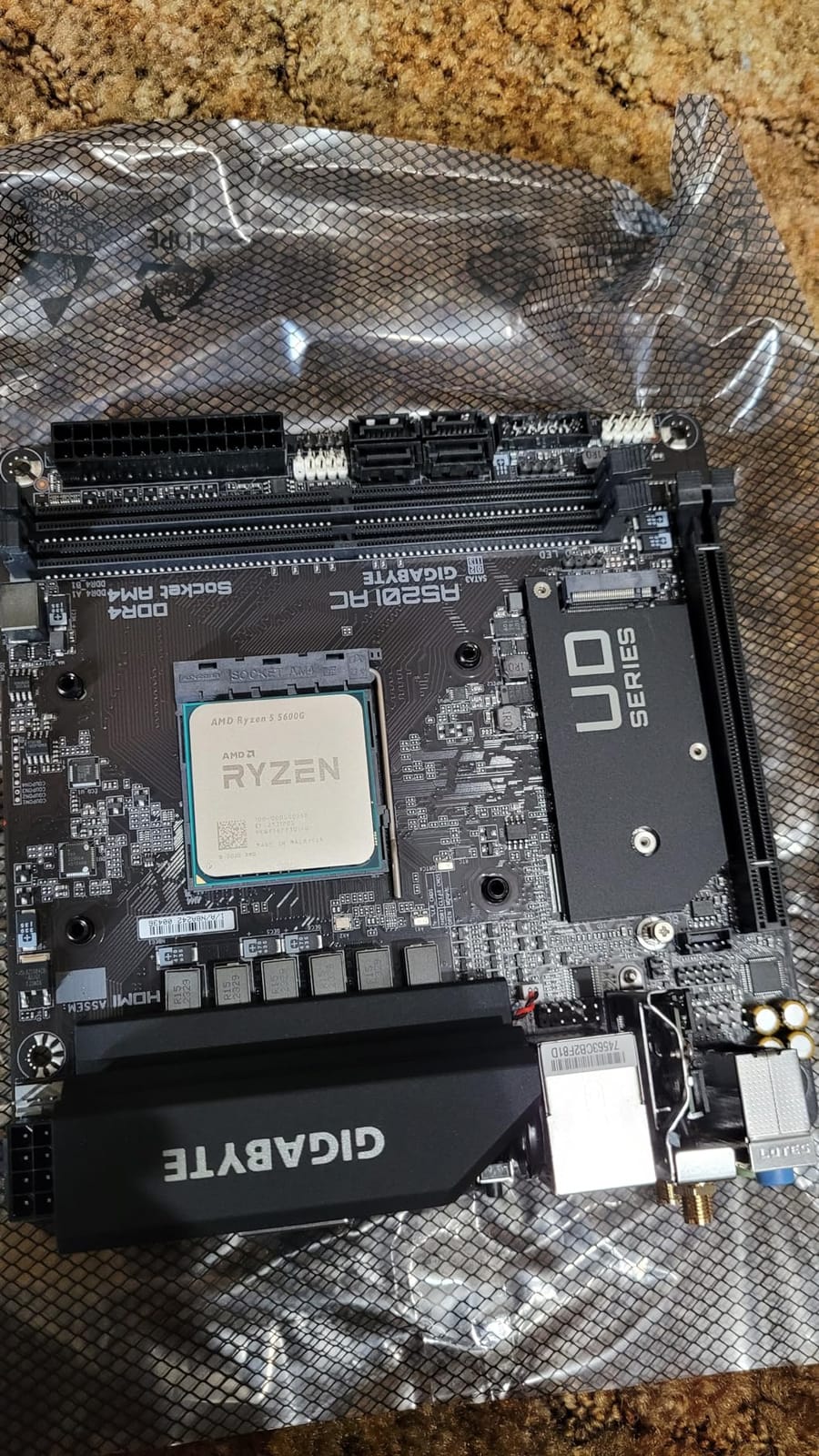 Gigabyte A520I AC (AMD Ryzen AM4/Mini-ITX/Direct 6 Phases Digital PWM with 55A DrMOS/Gaming GbE LAN/Intel WiFi+Bluetooth/NVMe PCIe 3.0 x4 M.2/3 Display Interfaces/Q-Flash Plus/Motherboard) customer photo 1