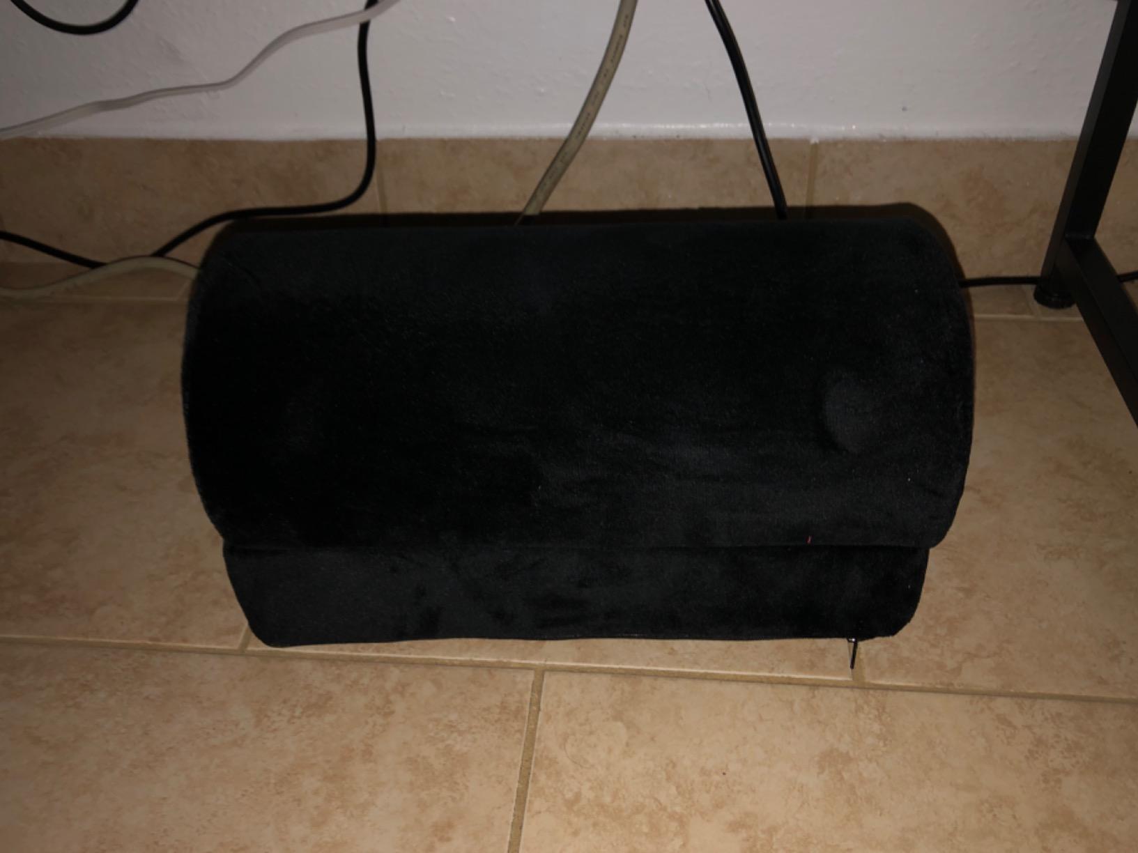 Airplane Foot Hammock | Adjustable Travel Footrest with Memory Foam | Portable Footrest Under Desk for Work Or Travel Relaxation | Comfortable Flight Carry-on Foot Rest - Black customer photo 1