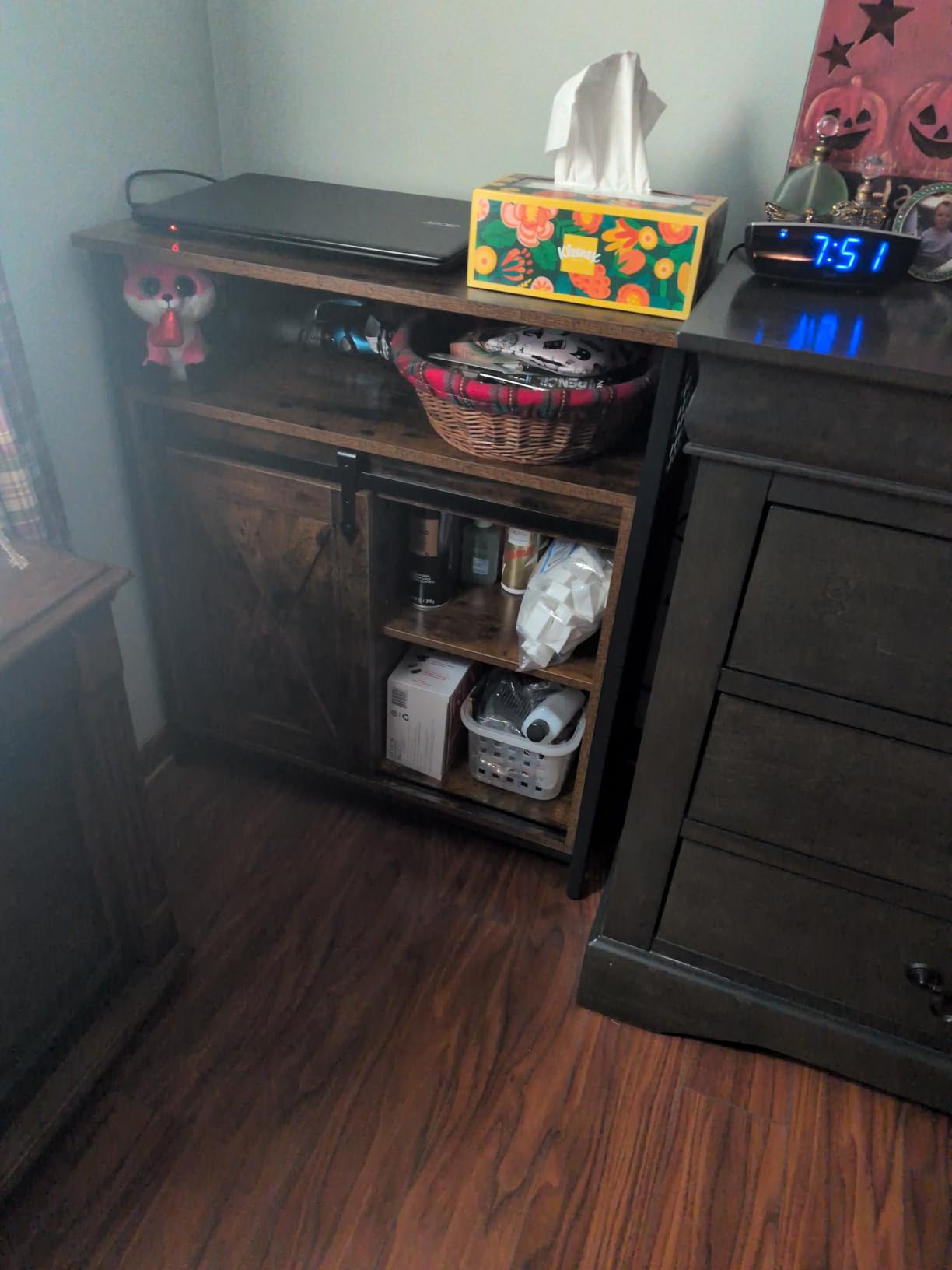 VASAGLE Buffet Cabinet, Coffee Bar with 2 Sliding Barn Doors customer photo 1