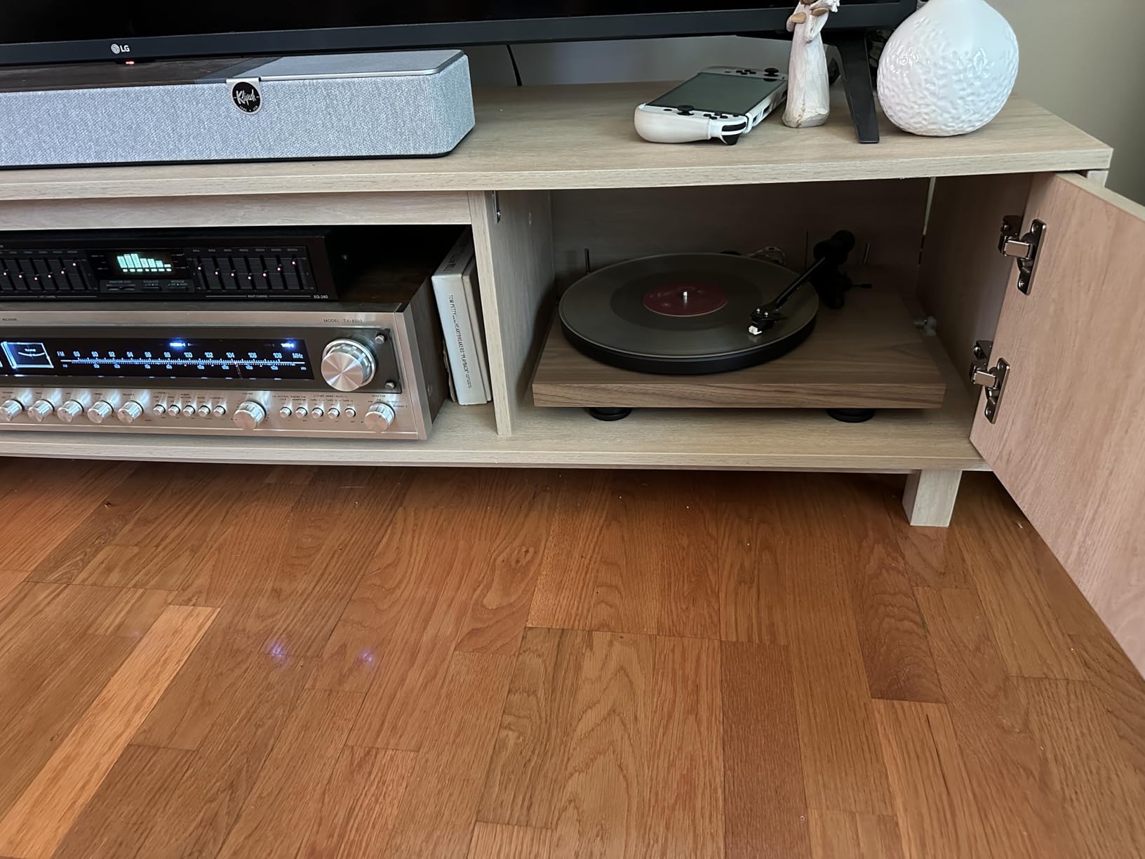 Pro-Ject Debut Carbon EVO Turntable with Sumiko Rainier Cartridge (Black) customer photo 2