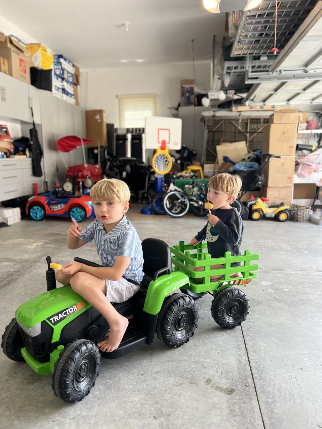 TOBBI Kids Electric Ride On Toy Tractor, Toddlers 12V Battery-Powered Car to Drive, 35W Dual Motor 6-Wheels Trailer Vehicle with 3-Speeds/LED & Horn Functions for Children Aged 3-8 (Dark Green) customer photo 1