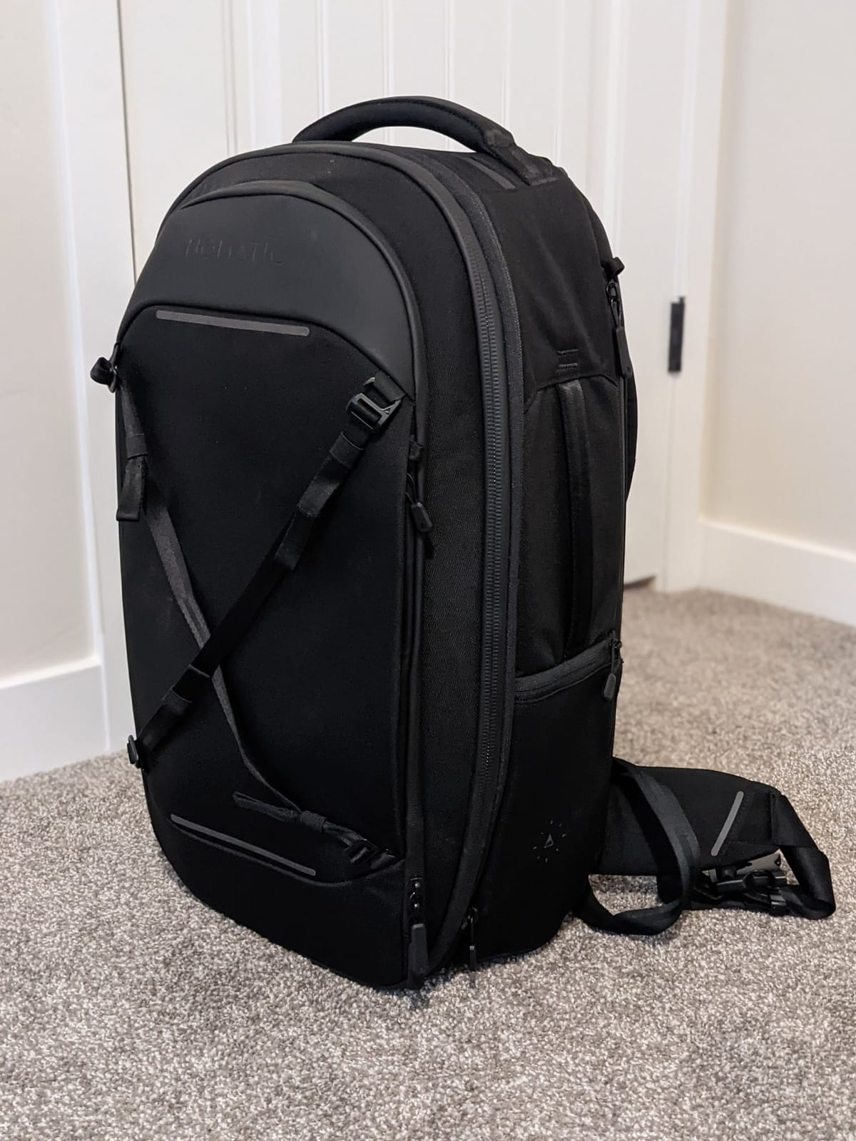 NOMATIC Navigator Travel Backpack W/ 9L Built-In Expansion customer photo 1