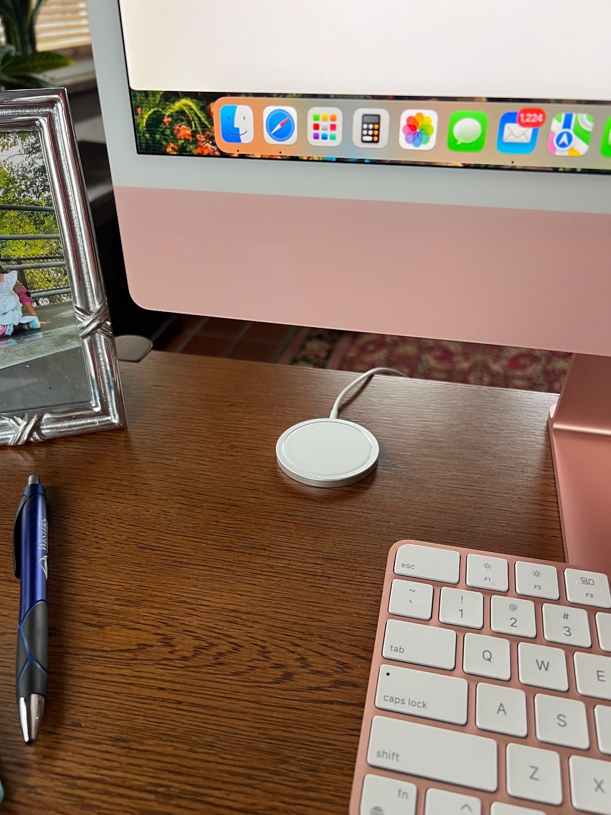 Apple MagSafe Charger - Wireless Charger with Fast Charging Capability, Compatible with iPhone and AirPods customer photo 2