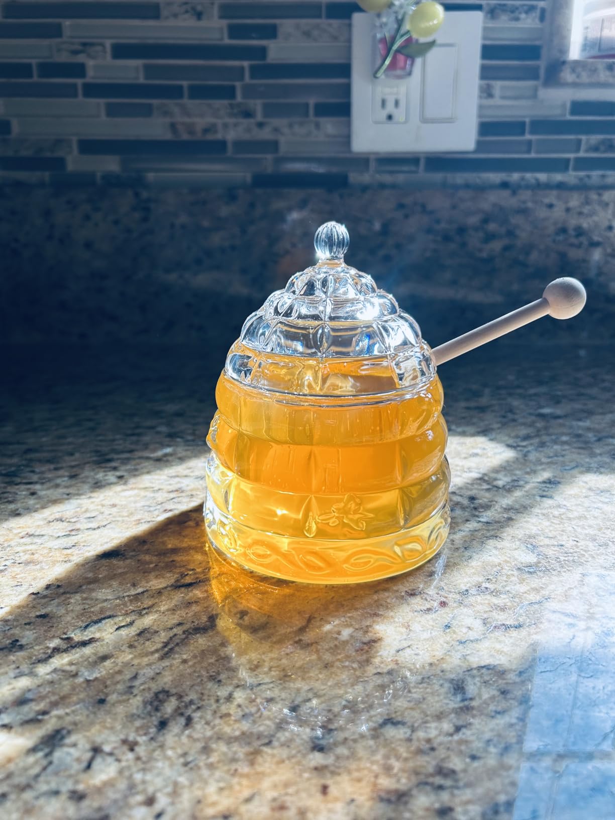 PAULSWAY 9 oz Beehive Crystal Honey Pot with 2 Dipper Sticks - Elegant Glass Honey Jar with Lid, No Drip Honey Dispenser & Syrup Container for Home Kitchen Decor customer photo 1