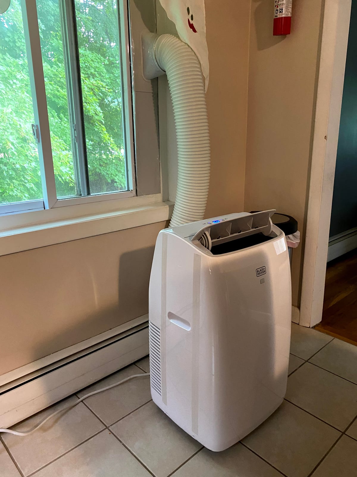 BLACK+DECKER Portable Air Conditioner with Heat, 14,000 BTU with 12,000 BTU Heating for Rooms Up To 700 Sq. Ft., Portable AC with Follow Me Remote Control, BPT10HWTB, White | 10,200 BTU SACC with 12,000 BTU Heating for Rooms Up To 700 Sq. Ft., 4-in-1 Portable AC, Fan and Dehum, Follow Me Remote customer photo 1