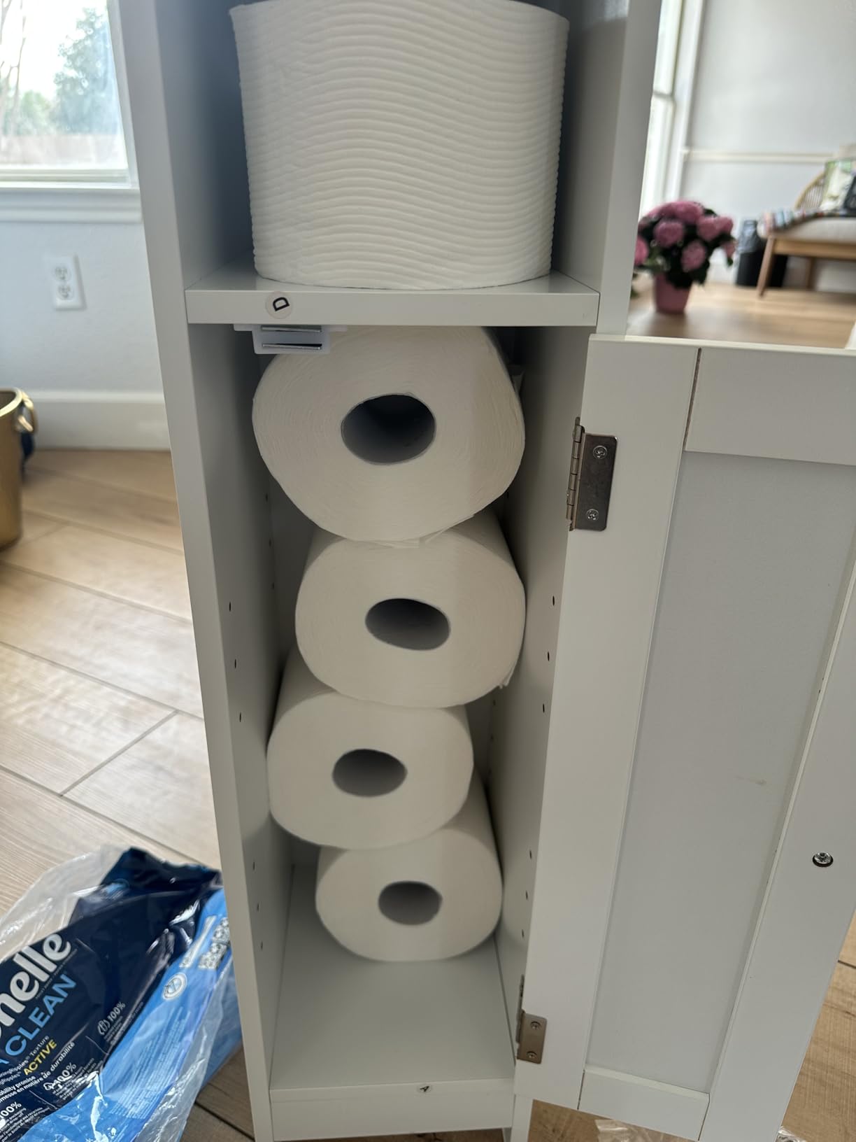 VASAGLE Small Storage Corner Floor Cabinet with Door, Cloud White customer photo 2