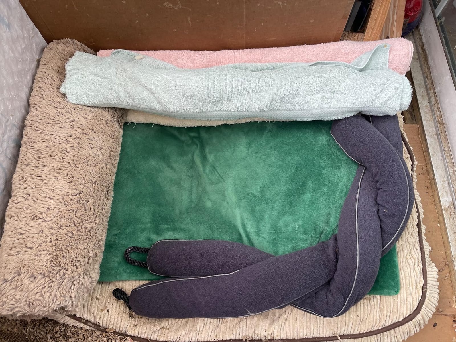 PETNF Outdoor Heated Pet Bed with Waterproof Cover, Pet Heating Pads for Dog, Soft Electric Blanket Auto Temperature Control, Heating Mat for Dog House Cabin Cot Doorway, Rescue Cats customer photo 1