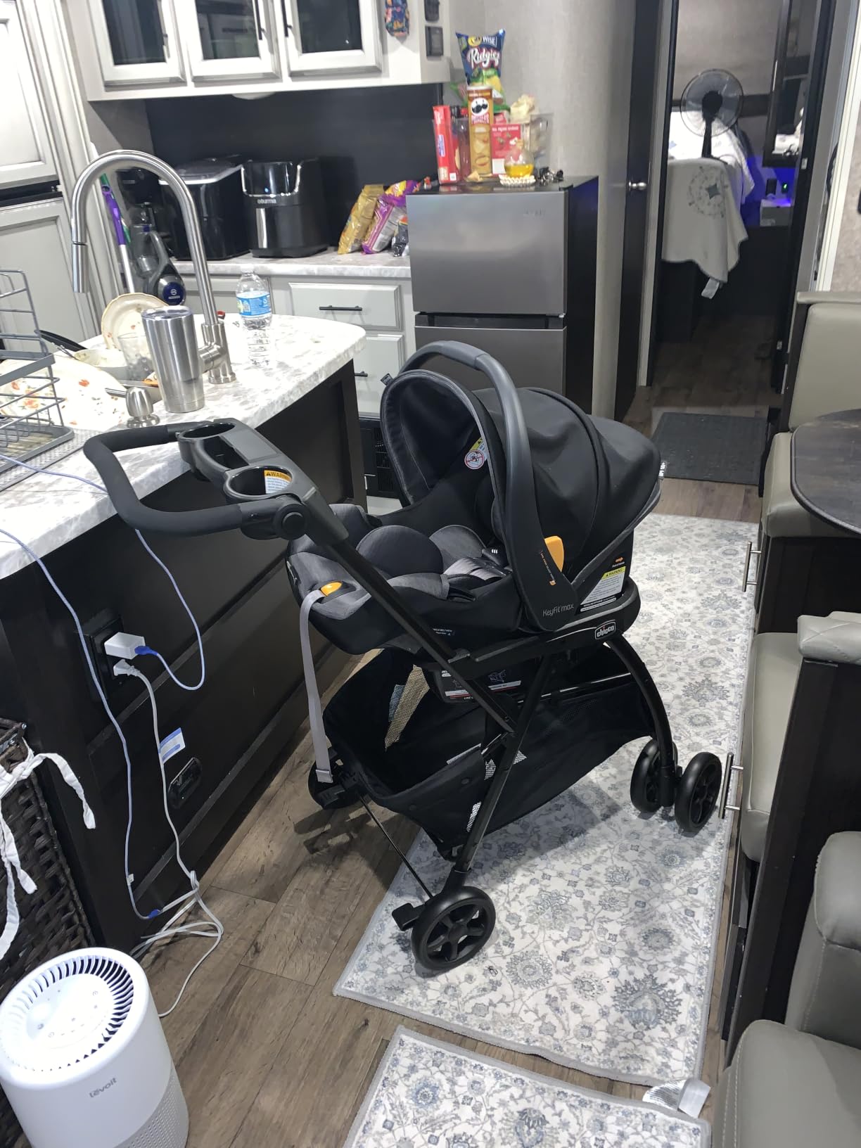 Chicco KeyFit Caddy Frame Stroller, Accepts All Chicco Infant Car Seats, Adjustable Handle, Parent Tray, Black/Black customer photo 2