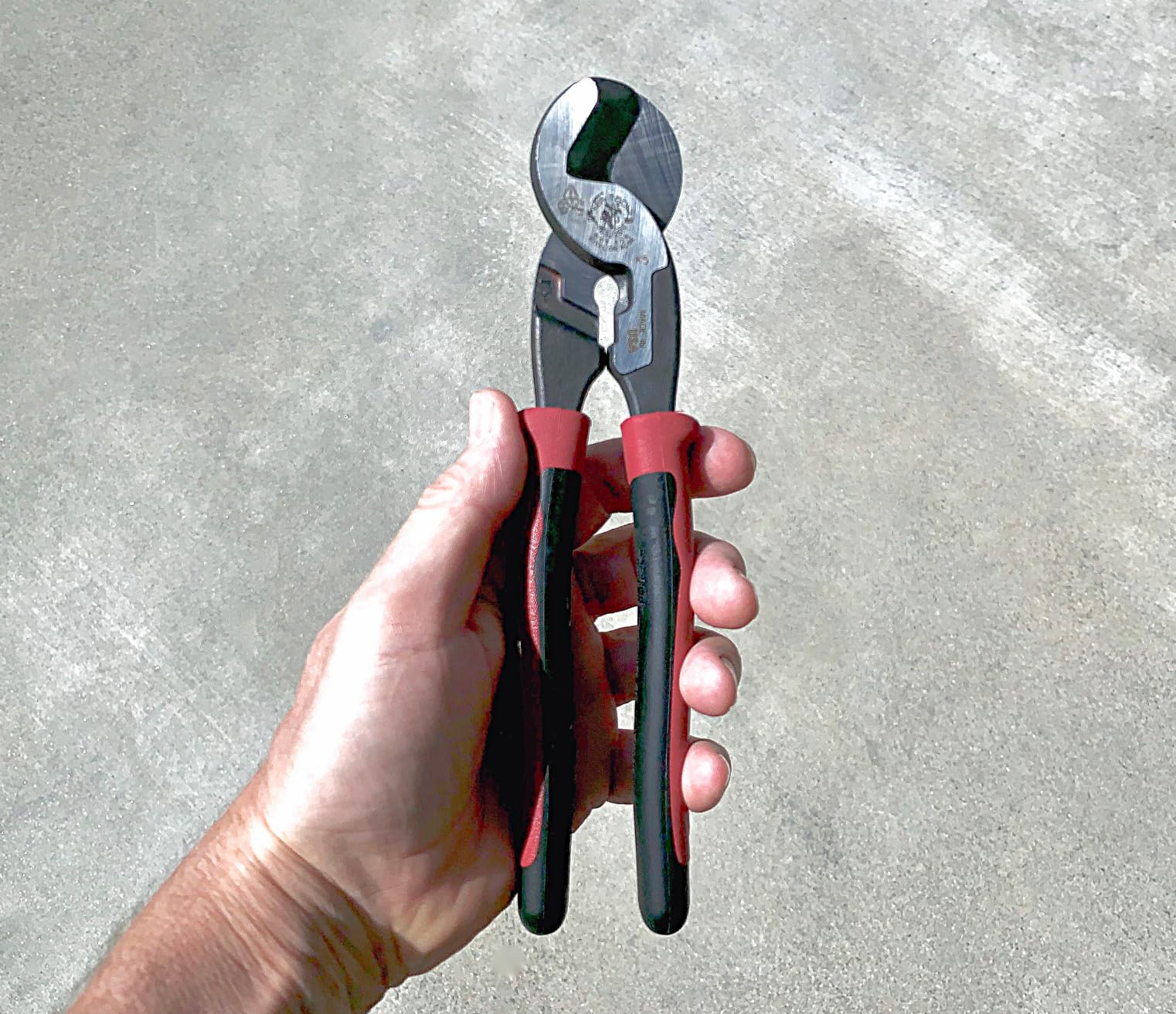 Klein Tools J63225N Cable Cutter, Made in USA, Journeyman High-Leverage Wire Cutter and Stripper for Cutting Aluminum, Soft Copper and Communications Cable customer photo 2