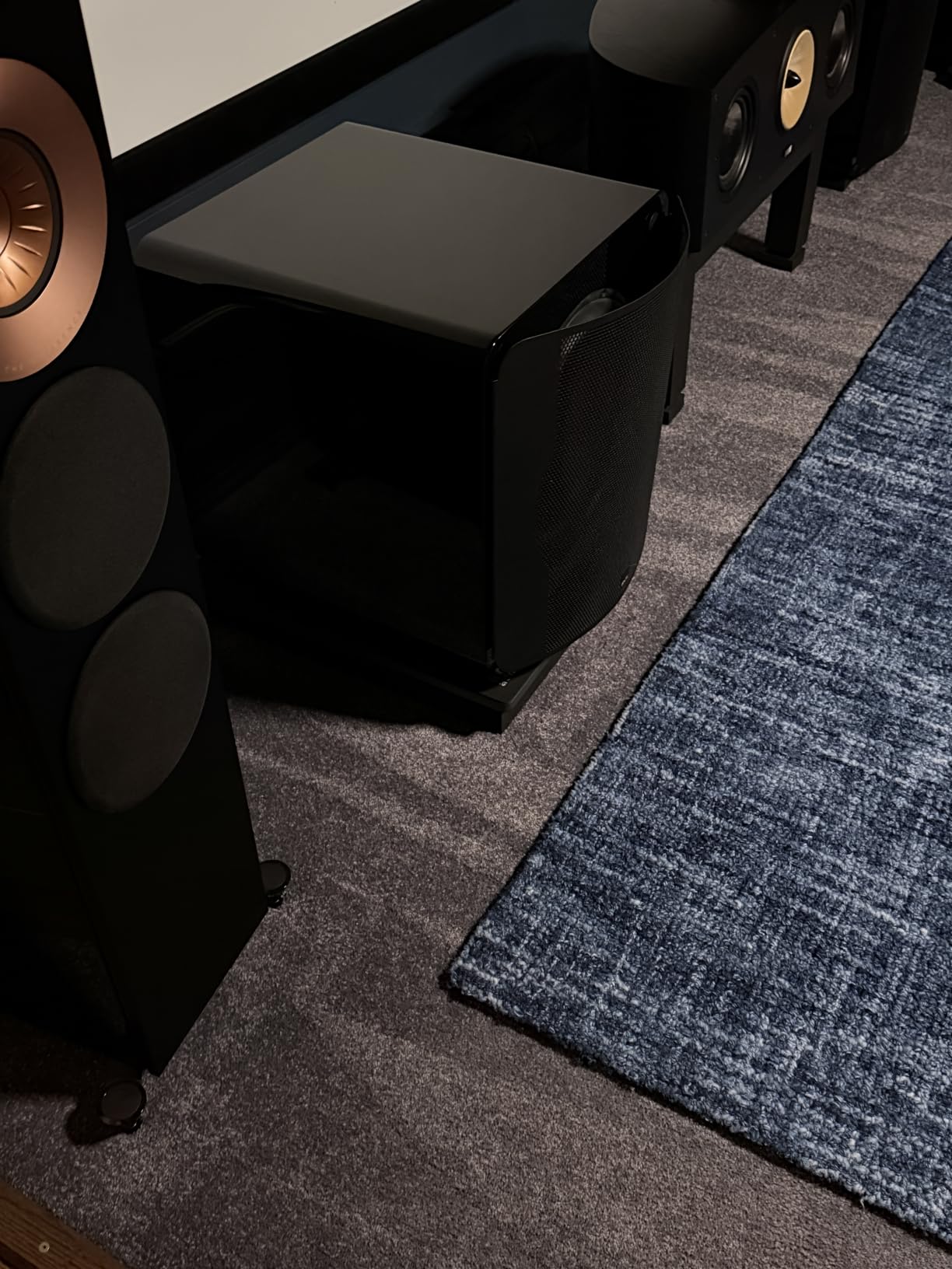 Sound Addicted VibeBoss P10 - Acoustic Isolation Platform Suitable for 8-10 inches Subwoofers (13.7'' x 15.7'' x 2.5'') customer photo 1