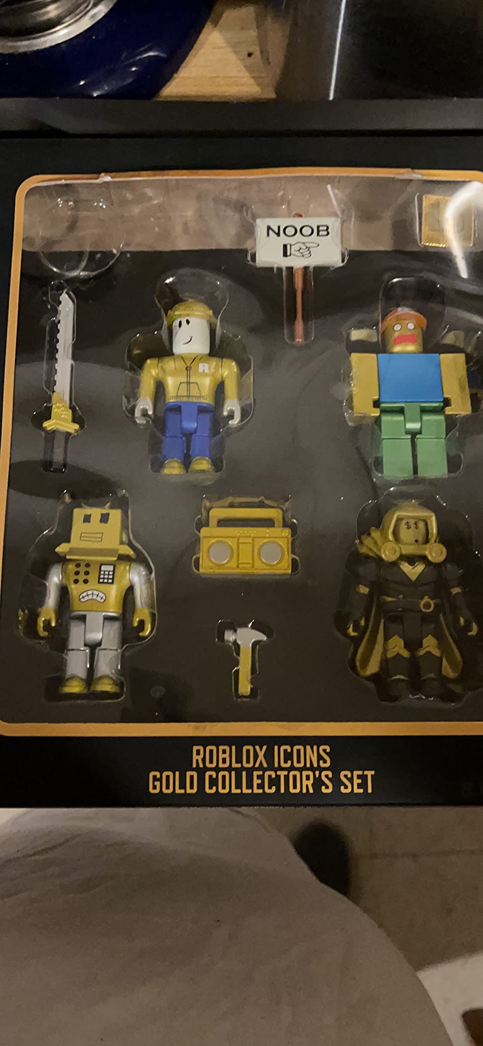 Action Collection - 15th Anniversary Roblox Icons Gold Collector's Set [Includes Exclusive Virtual Item] customer photo 2