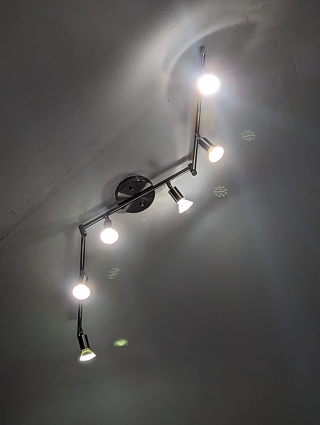 Ascher 4-Light LED Track Lighting Kit, Flexibly Rotatable Light Heads, 4 Way Ceiling Spotlight Matt Nickel Finish, Including 4 GU10 LED Bulbs (4W 400LM Daylight White 5000K) customer photo 1