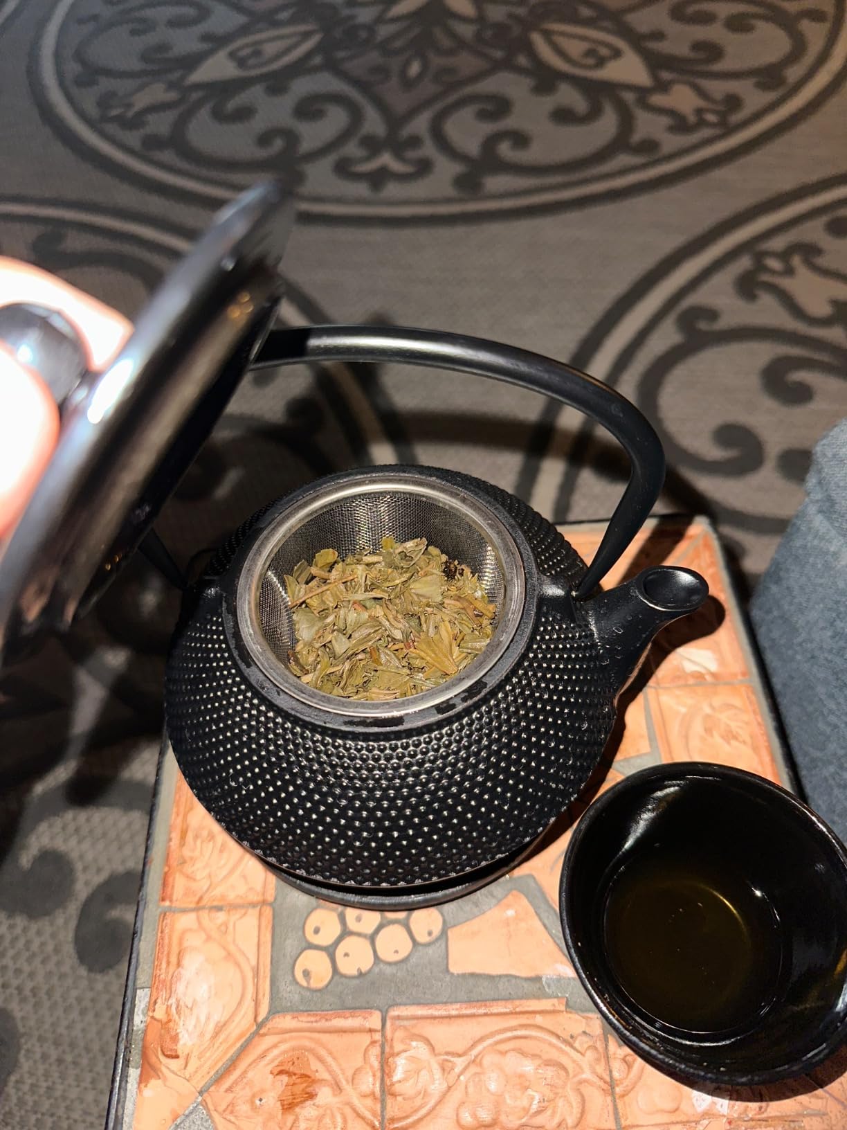 Velaze Cast Iron Teapot Set with Infuser, Japanese Style, 2 Cups, 700ML, 23oz | Heat Preservation with Trivet, Fully Enameled Interior, Beautiful Hammered Design, for Loose Leaf Tea Brewing for 1-2 People customer photo 1