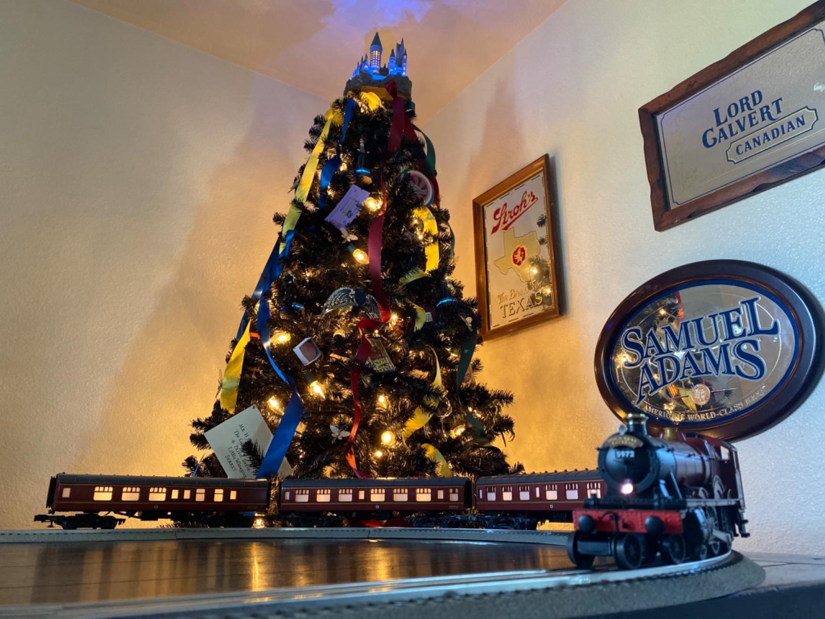 Lionel Hogwarts Express LionChief 5.0 Electric O Gauge Train Set with Bluetooth & Remote customer photo 2