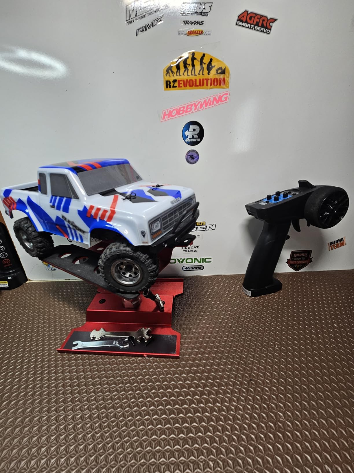 Team Associated 1/24 Enduro24 4 Wheel Drive Sendero Trail Truck RTR Ready to Run Red/Blue, ASC20181 customer photo 2