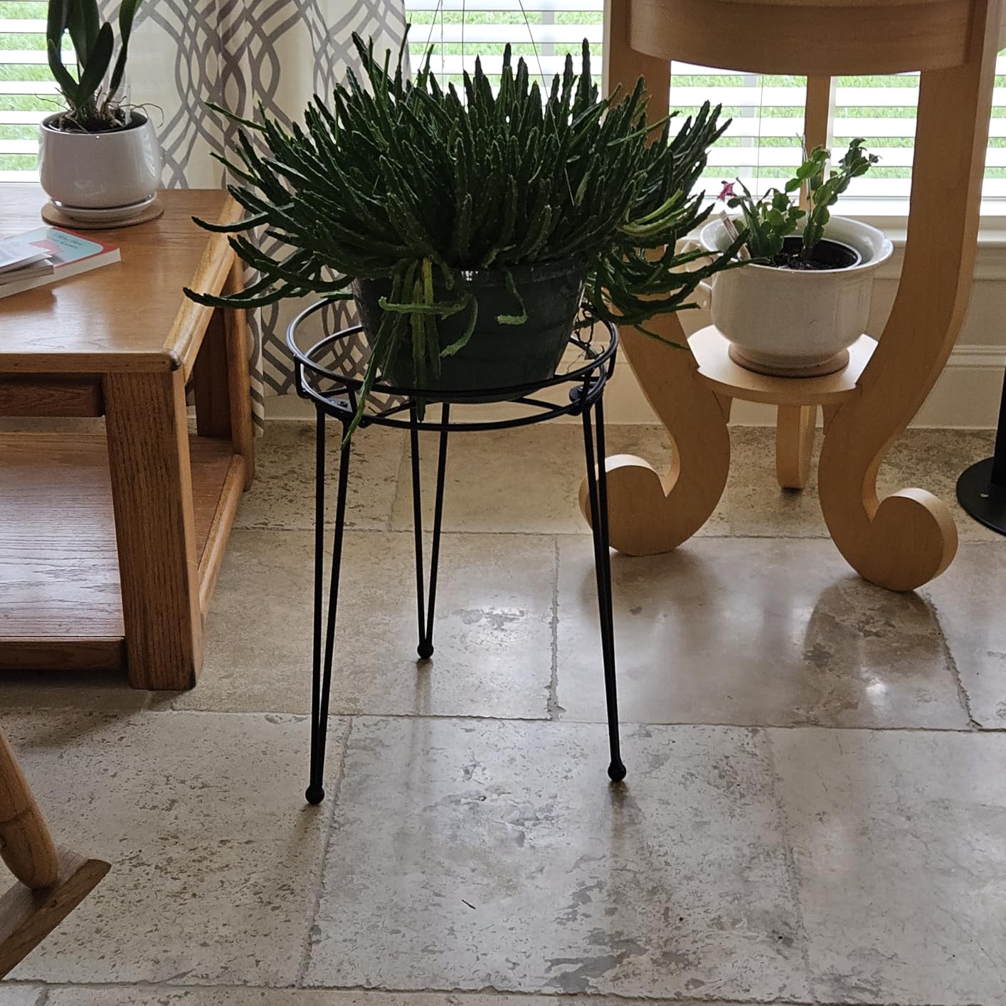 Midcentury Modern Metal Potted Plant Stand 18.7 inches Tall Flower Pot Holder Large Rustproof Iron Garden Container Heavy Duty Rack for Planter, Black (18.7 inches Tall Black) customer photo 1