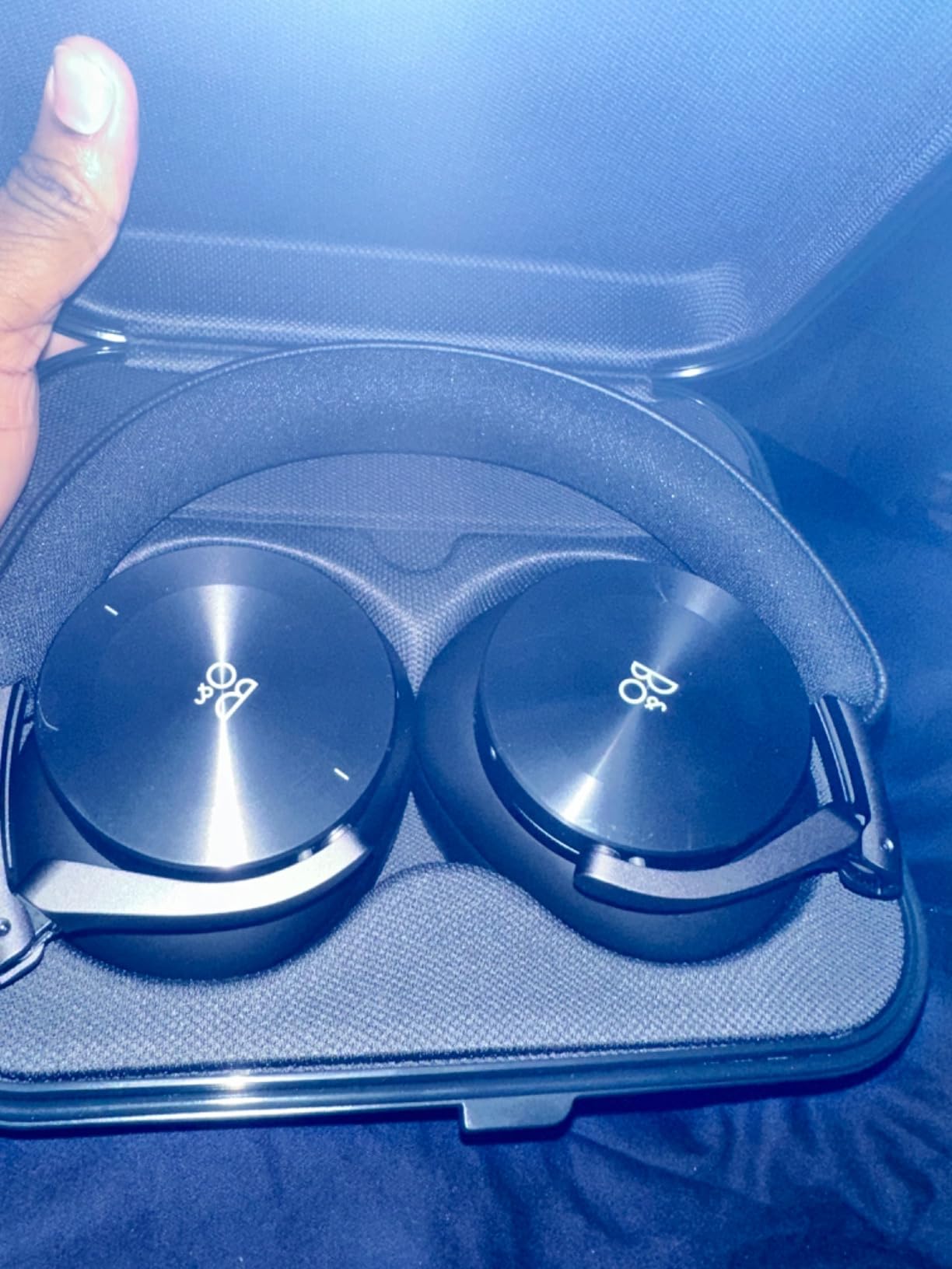 Beoplay H95 Over-Ear Wireless Headphones - Black Anthracite | Bluetooth Headphones, Active Noise Cancelling (ANC), 50 Hours Battery Life, 6 Microphones, Carrying Case Included customer photo 2