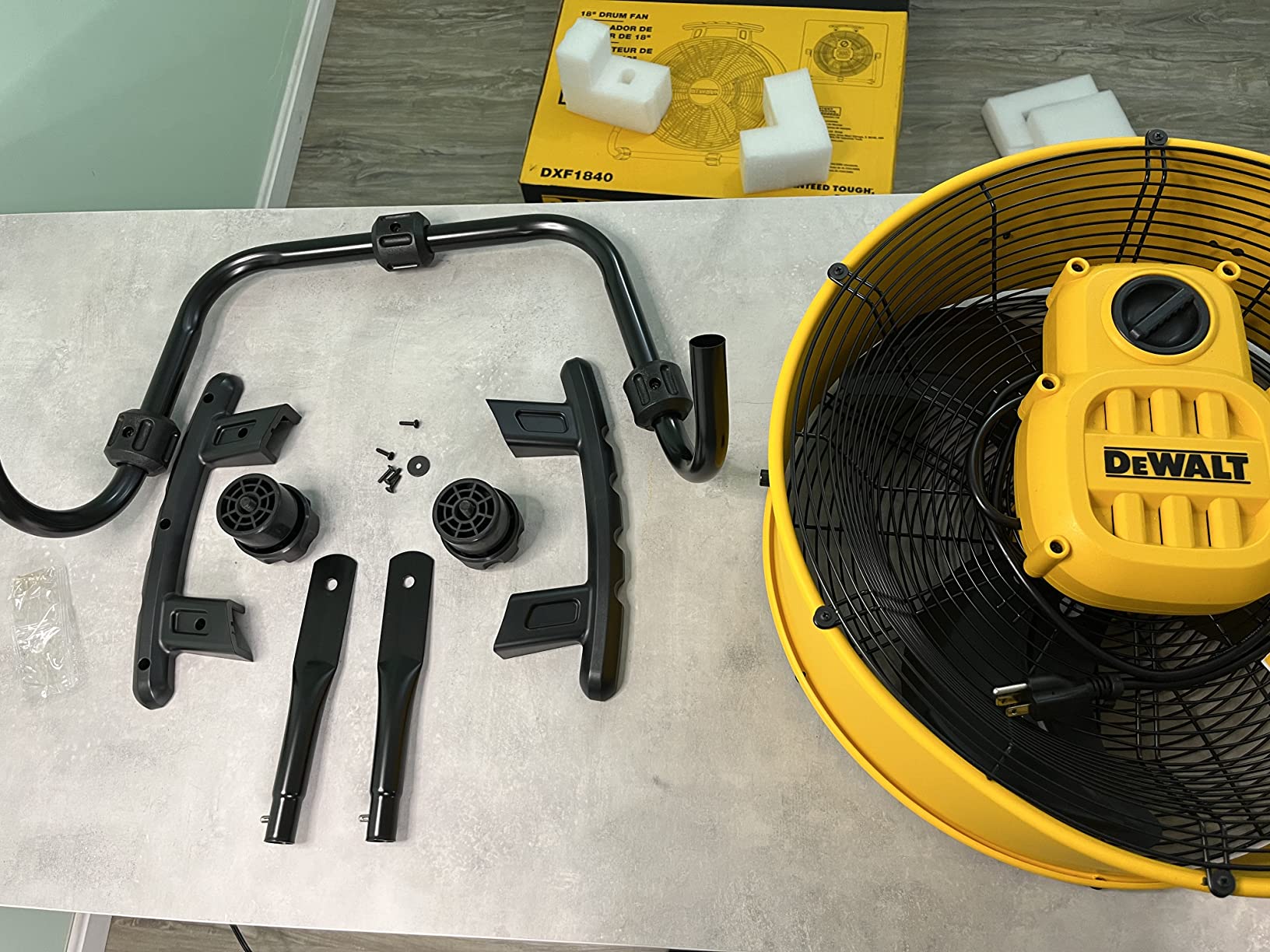 DEWALT 18 Inch Floor Fan, 180° Adjustable Tilting Drum Fan DXF1840 | 4200CFM 3-Speed High Velocity Fan Cooling Air Circulator Portable Metal Industrial fan for Shop/Garage/Gym/Patio Yellow customer photo 2