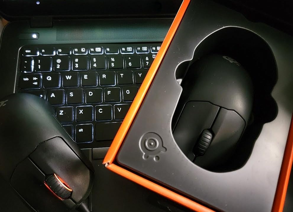 Esports FPS Gaming Mouse - Ultra Lightweight 69g - Prime Edition - 5 Programmable Buttons - 18K CPI TrueMove Pro Sensor - Magnetic Optical Switches - Customization - RGB Lighting - PC/Mac customer photo 2