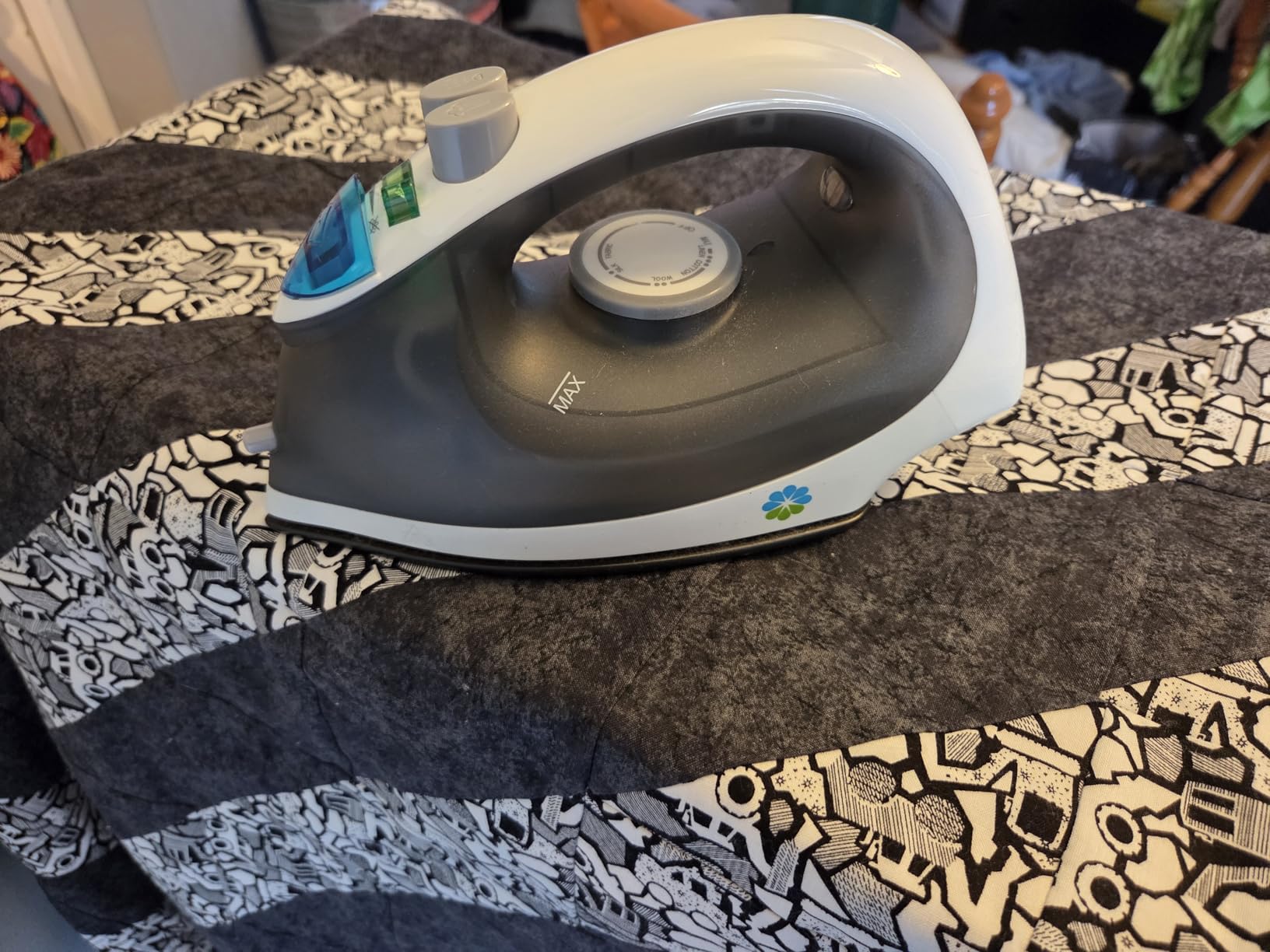 Steamfast SF-760 Portable Cordless Steam Iron, With Carrying Case, Non-Stick Sole Plate, White customer photo 1