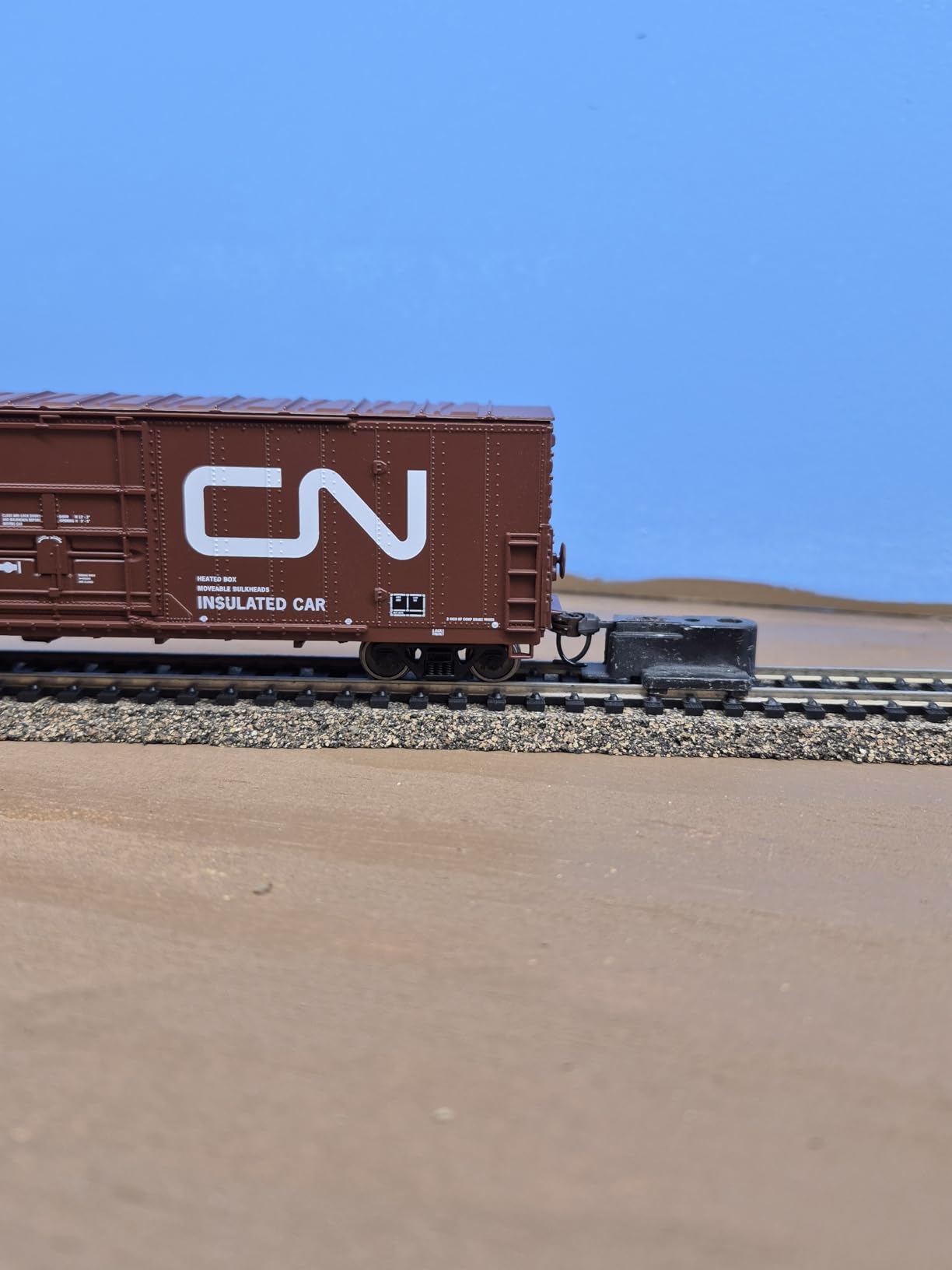 Walthers Trainline Insulated Boxcar-Ready to Run-Canadian National 931-1801 HO Scale Model Railroad - Freight Model customer photo 1