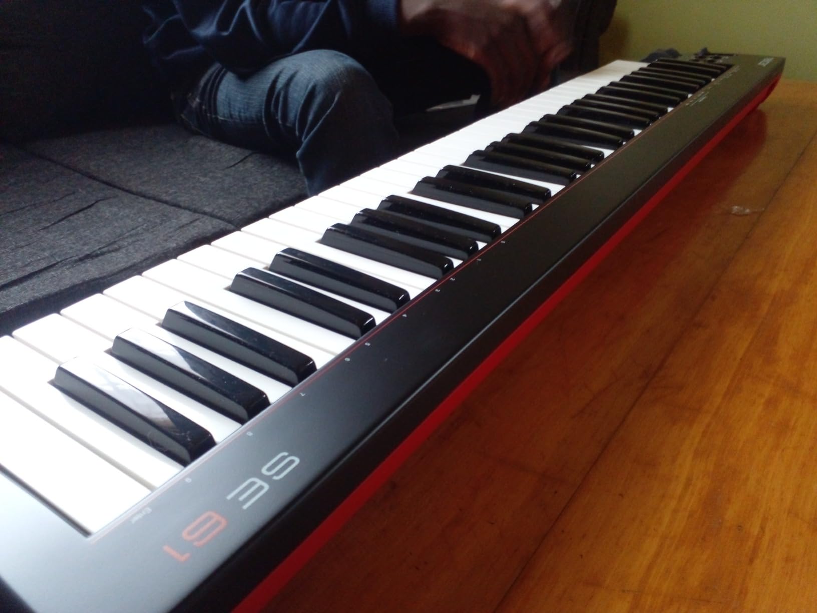 Nektar SE61 - USB MIDI Controller Keyboard with Nektar DAW Integration, Black customer photo 2