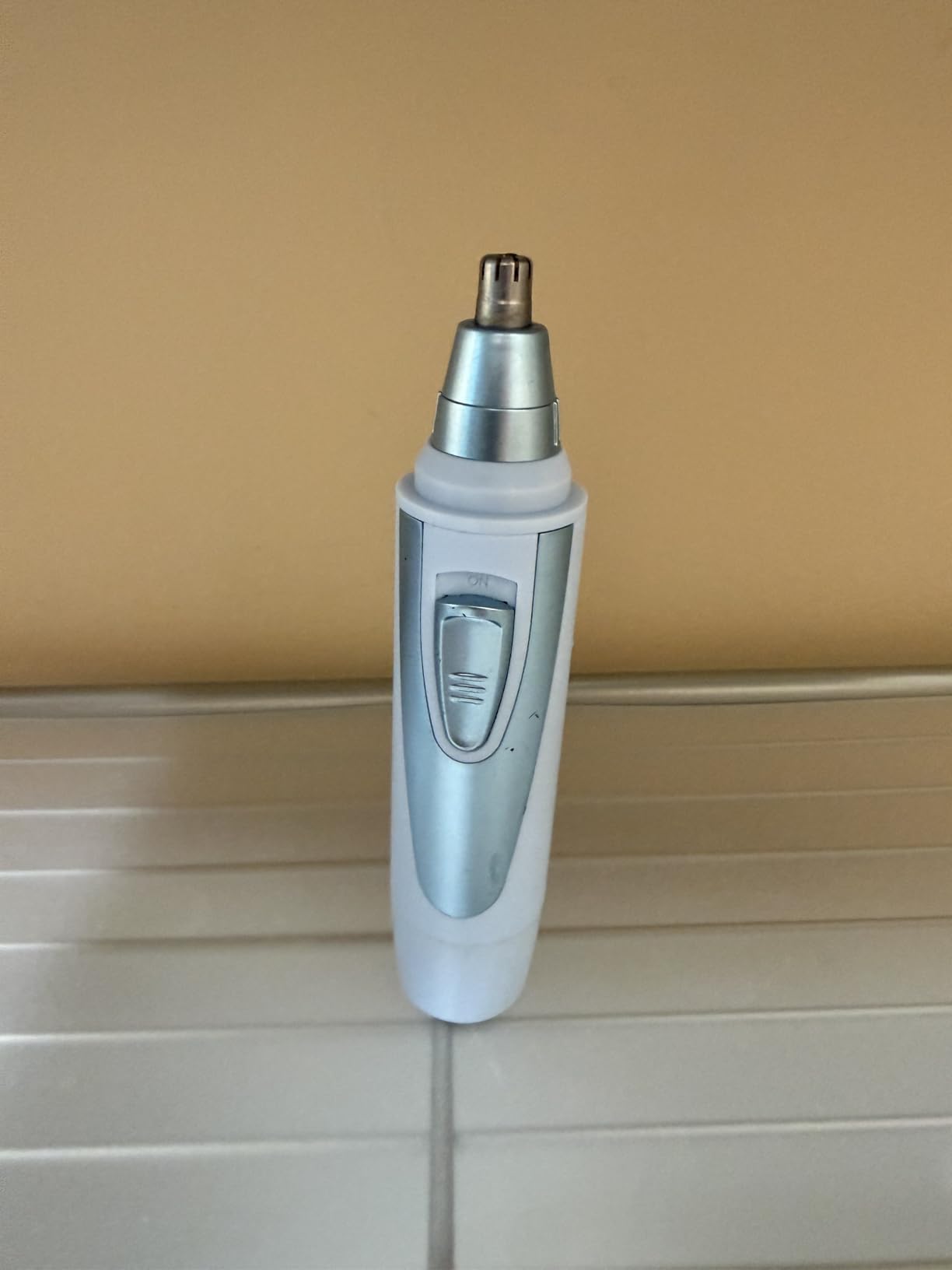 Ear and Nose Hair Trimmer Clipper - 2026 Professional Painless Eyebrow & Facial Hair Trimmer for Men Women, Battery-Operated Trimmer with IPX7 Waterproof, Dual Edge Blades for Easy Cleansing Black customer photo 2