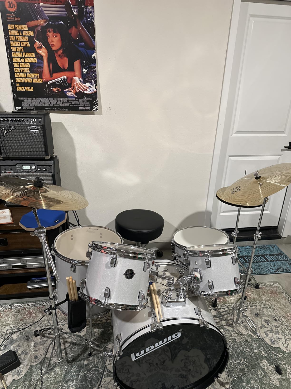 Ludwig Accent 5-piece Complete Drum Set - 22-inch Bass Drum and Cymbals, Silver Sparkle customer photo 1
