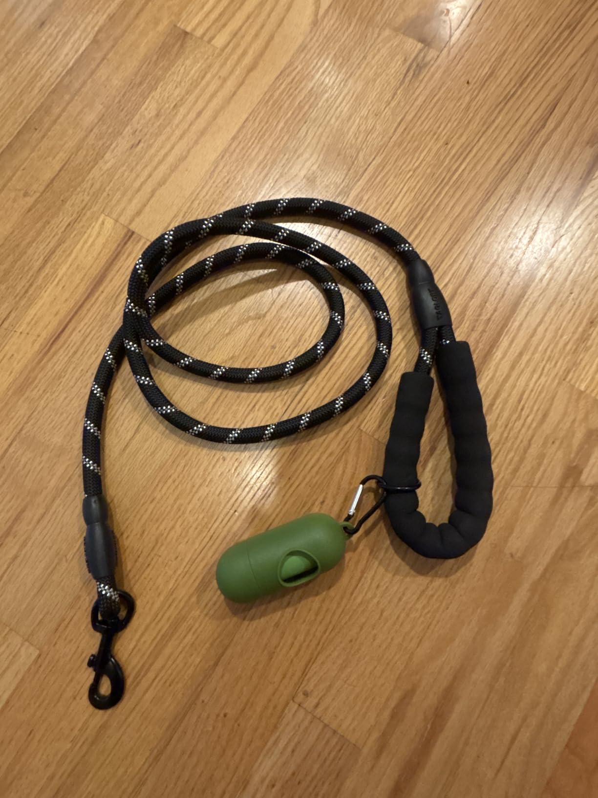 Taglory Rope Dog Leash for Medium Large Dogs, 6 FT Padded Handle, Black | Climbing Rope for Strong Pullers, Reflective for Night Walks and Training, Comfortable Grip, Anti-tangle Swivel Clip 1/2 inch customer photo 1