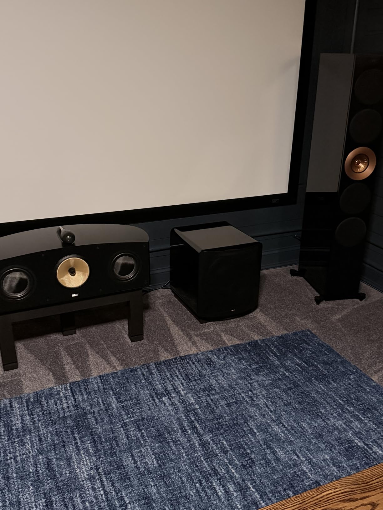 Sound Addicted VibeBoss P12 - Acoustic Isolation Platform Suitable for 12-15 inches Large Subwoofers (20'' x 17'' x 3'') customer photo 1