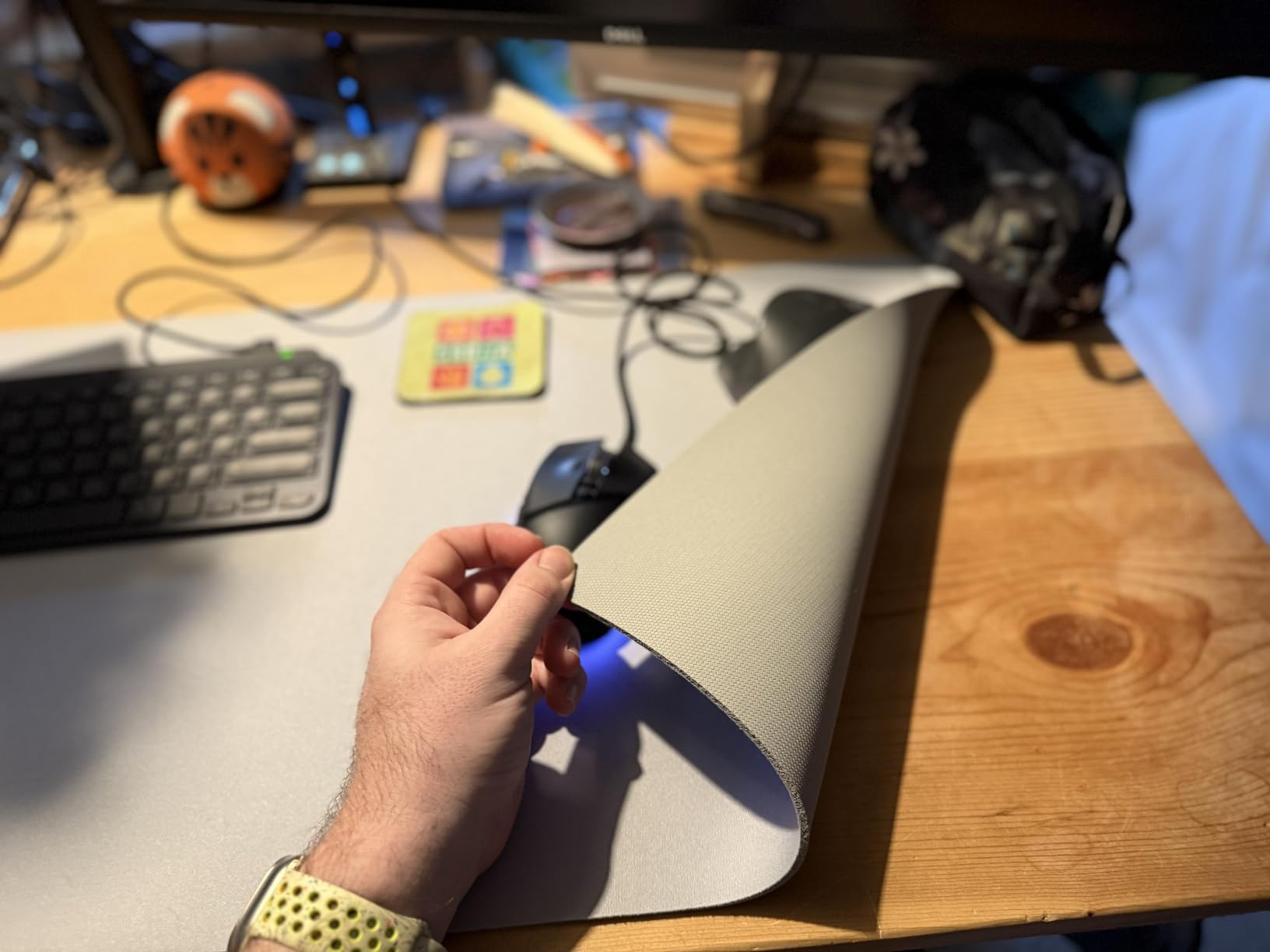 Razer Pro Glide Soft Mouse Mat, Textured Micro-Weave Cloth, White, XXL | Thick, High-Density Rubber Foam, Anti-Slip Base customer photo 2