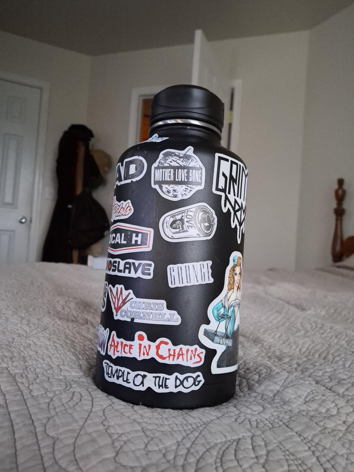 CIVAGO 32 oz Insulated Stainless Steel Water Bottle With Straw and 3 Lids, Black customer photo 2
