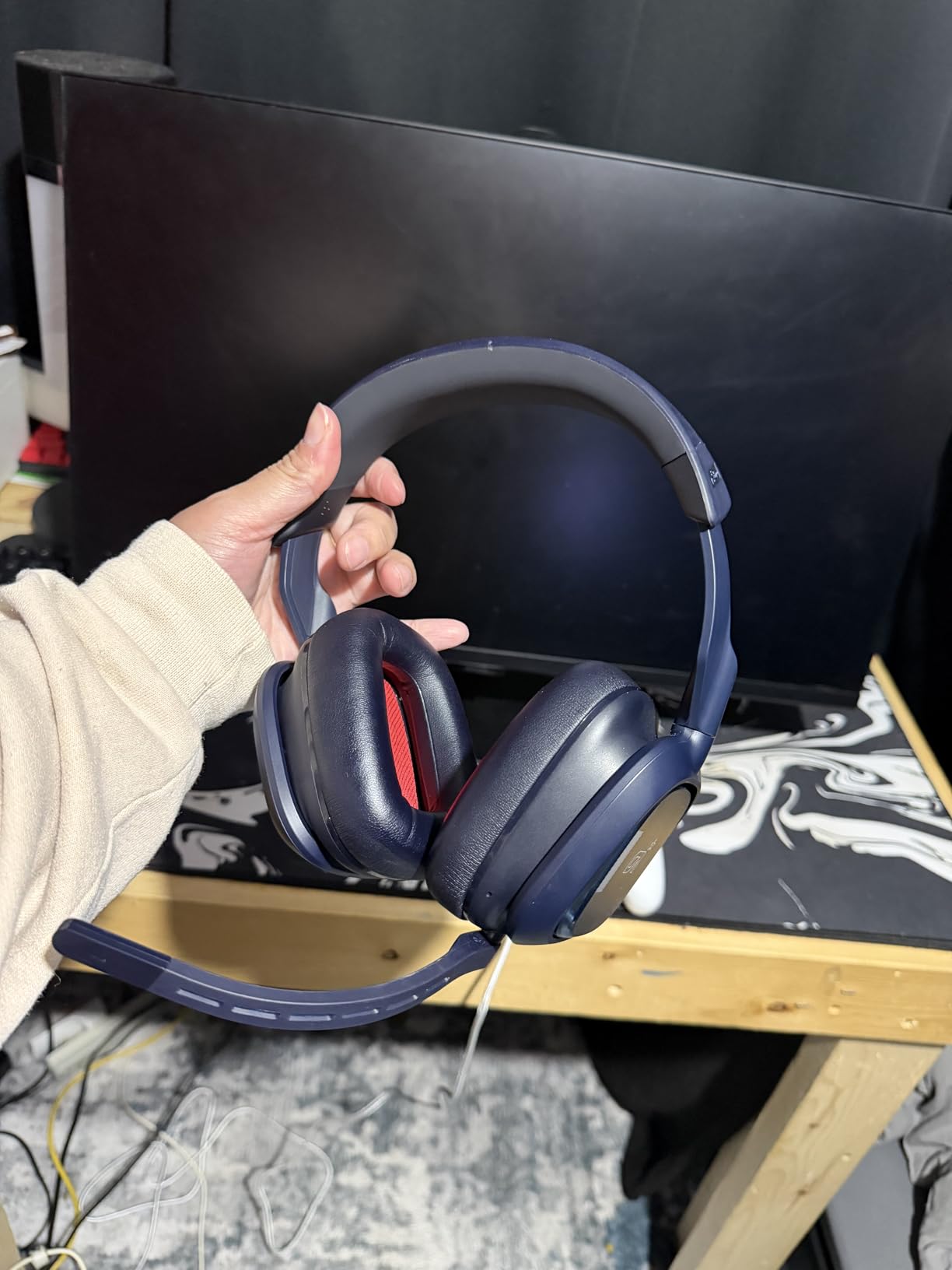 Logitech G Astro A30 Lightspeed Wireless Gaming Headset, Xbox - White | Bluetooth Enabled, Dolby Atmos, Detachable Boom, 27h Battery, USB-C Charging, for Xbox, PS5, PS4, Nintendo Switch, PC, Android customer photo 1