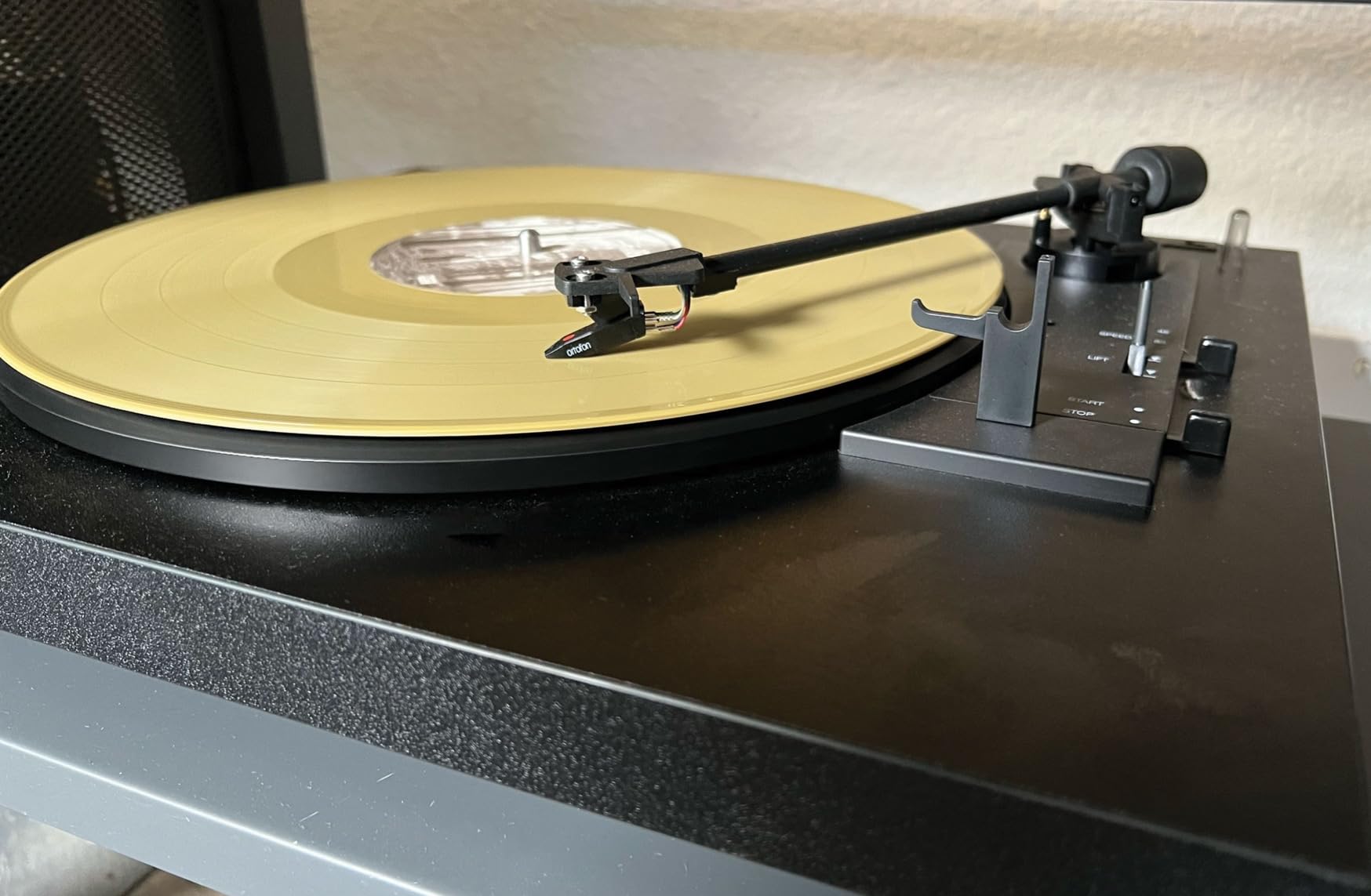 Pro-Ject Automat A1 Fully Automatic Turntable with Ortofon OM10 and Phono Stage (Black) customer photo 1