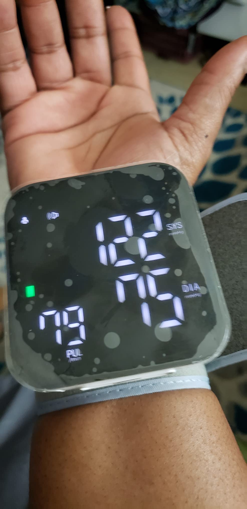 Greetmed Wrist Blood Pressure Monitor Automatic Talking Wrist Blood Pressure Cuff Digital Full Screen LED Display Bp Machine Adjustable Bp Cuff Voice Broadcast Health Care for Home Use customer photo 2