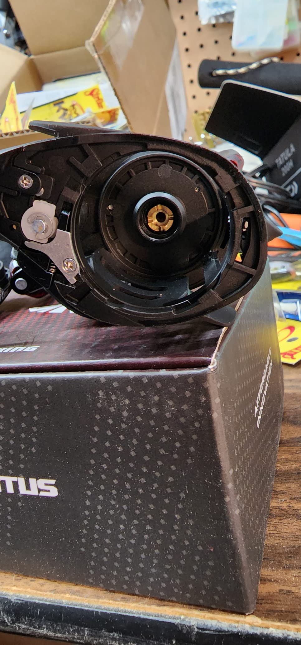 KastKing Brutus Baitcasting Fishing Reel, Graphite Frame, 7.2:1 Gear Ratio, 5+1 Shielded Stainless-Steel Ball Bearings,10 Button Magnetic Braking System, 17.6LB Carbon Fiber Drag, Aluminum Handle customer photo 1