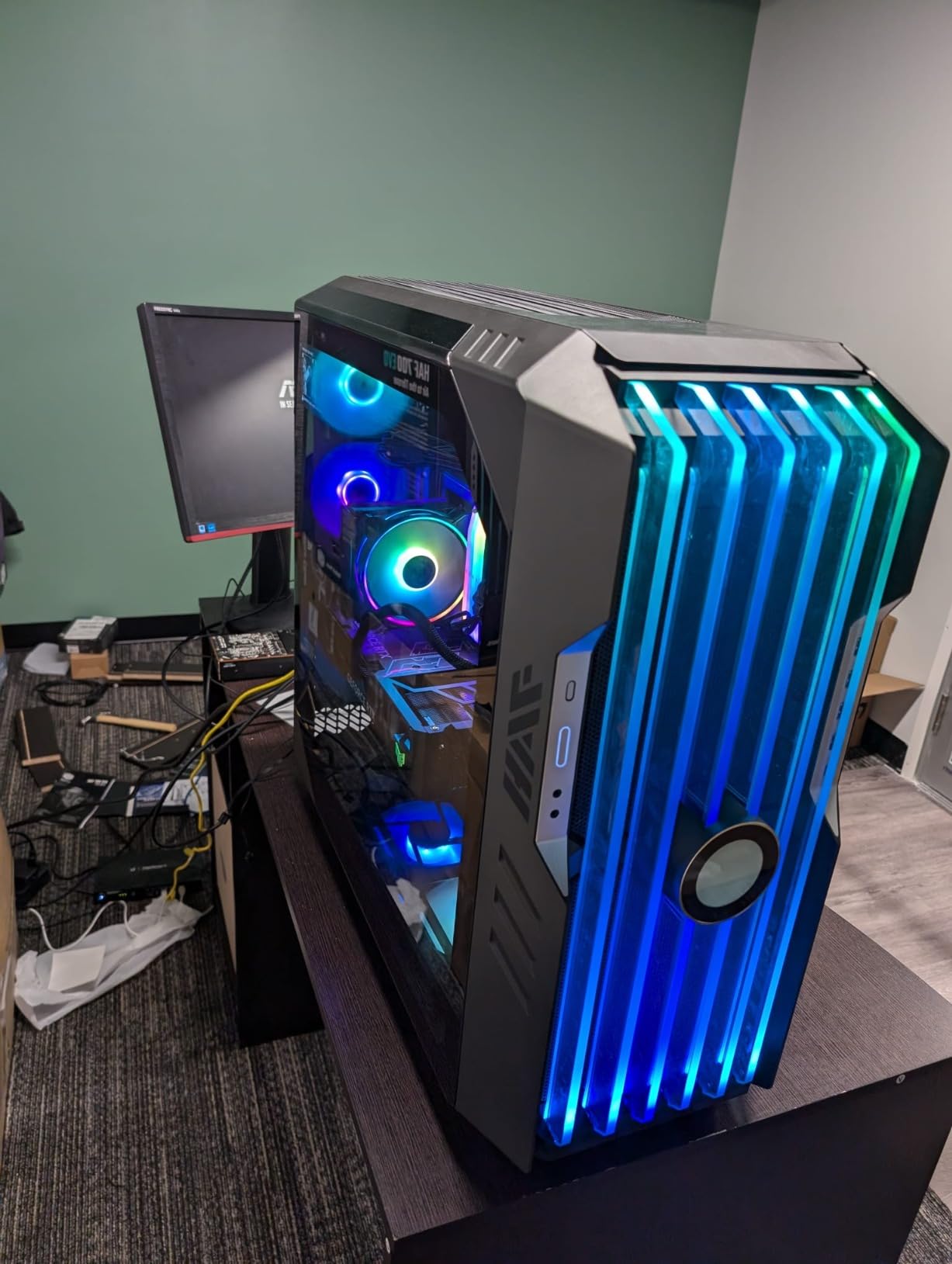 Cooler Master HAF 700 E-ATX High Airflow PC Case, Mesh Front Panel, Dual 200mm Sickleflow Customizable ARG Fans, 1 x USB 3.2 gen 2 Type C, 4 x USB 3.2 gen 1 (3.0) (H700-IGNN-S00) customer photo 1