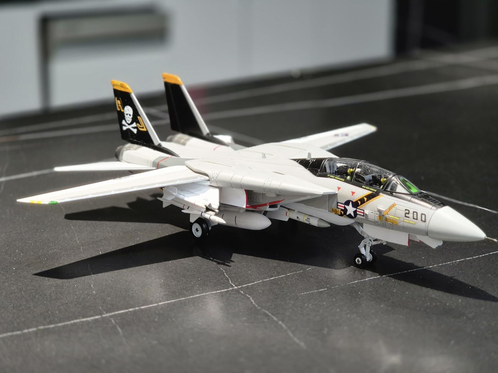 F-14 Tomcat VF-84 Jolly Rogers 1/72 Scale Die-Cast Metal Fighter Jet Model customer photo 2