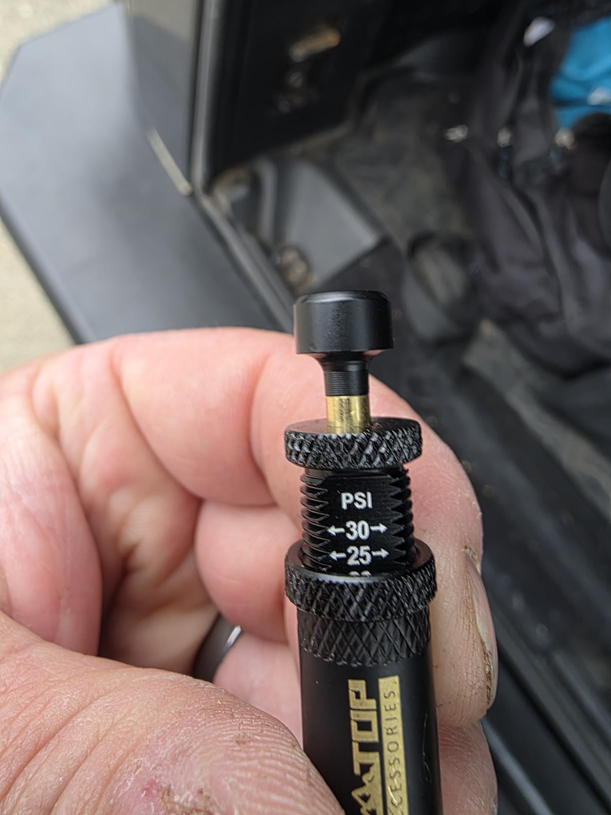 ALL-TOP Adjustable Auto-Stop Tire Deflator Valve Kit (10-30 PSI) 4 PCS Screw-on Tyre Air Down Tool for Offroad 4x4 (with 5 Valve caps) customer photo 2