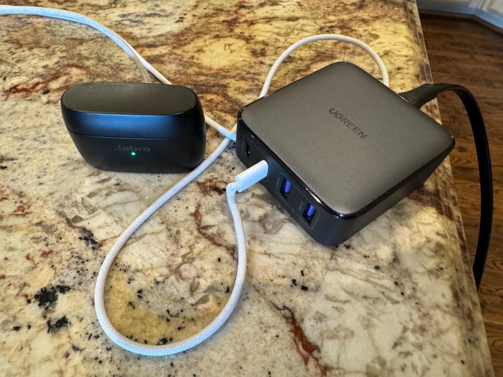 UGREEN Nexode 65W GaN USB C Charging Station, 4-Port Desktop Charger customer photo 1