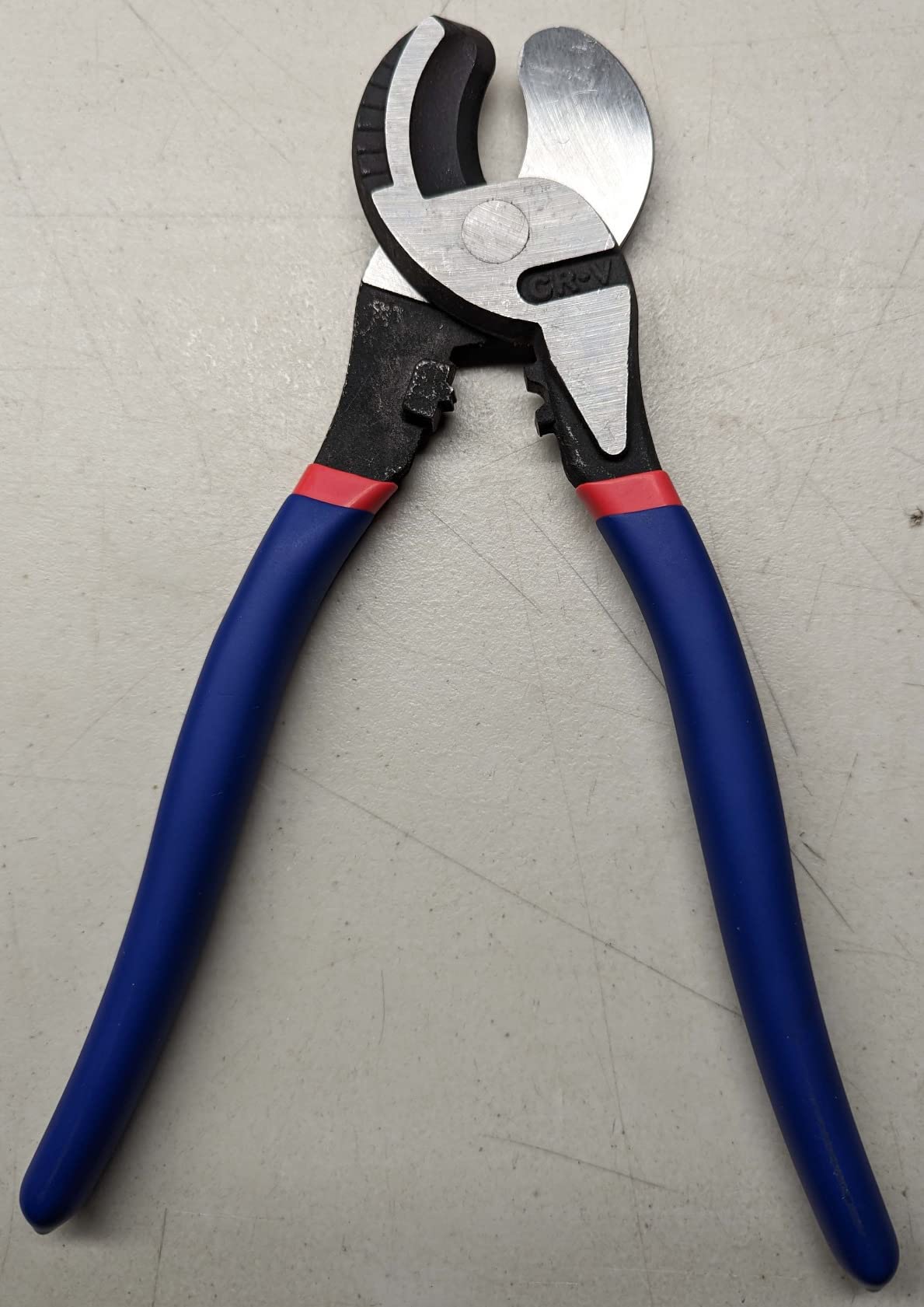 WORKPRO 9-1/4 inch High Leverage Cable Cutter, Heavy-Duty Cr-V Wire Cutter | Cuts 4/0 Aluminum, 2/0 Soft Copper & 100-Pair 24 AWG Communications Cable customer photo 1