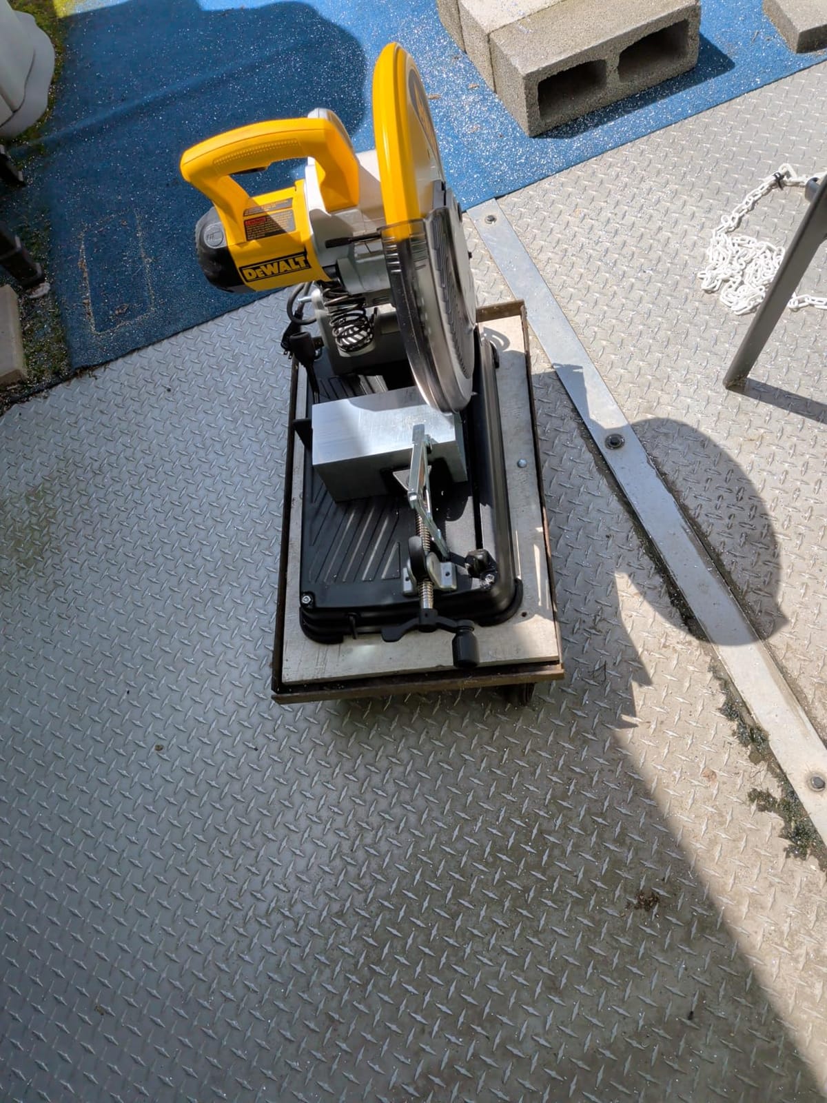 DEWALT Metal Cutting Saw, 14-Inch Steel Blade (DW872) customer photo 2
