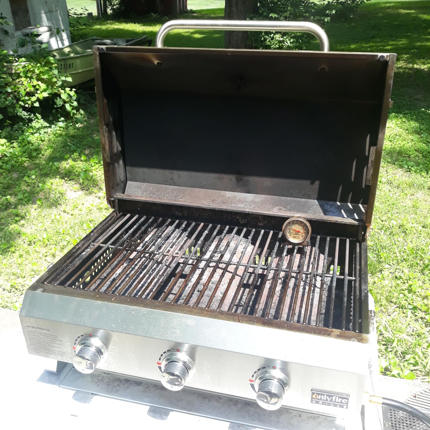 ONLYFIRE GRILLS Tabletop Gas Grill 3-Burner, Portable Propane BBQ Grill | Foldable Legs & 22